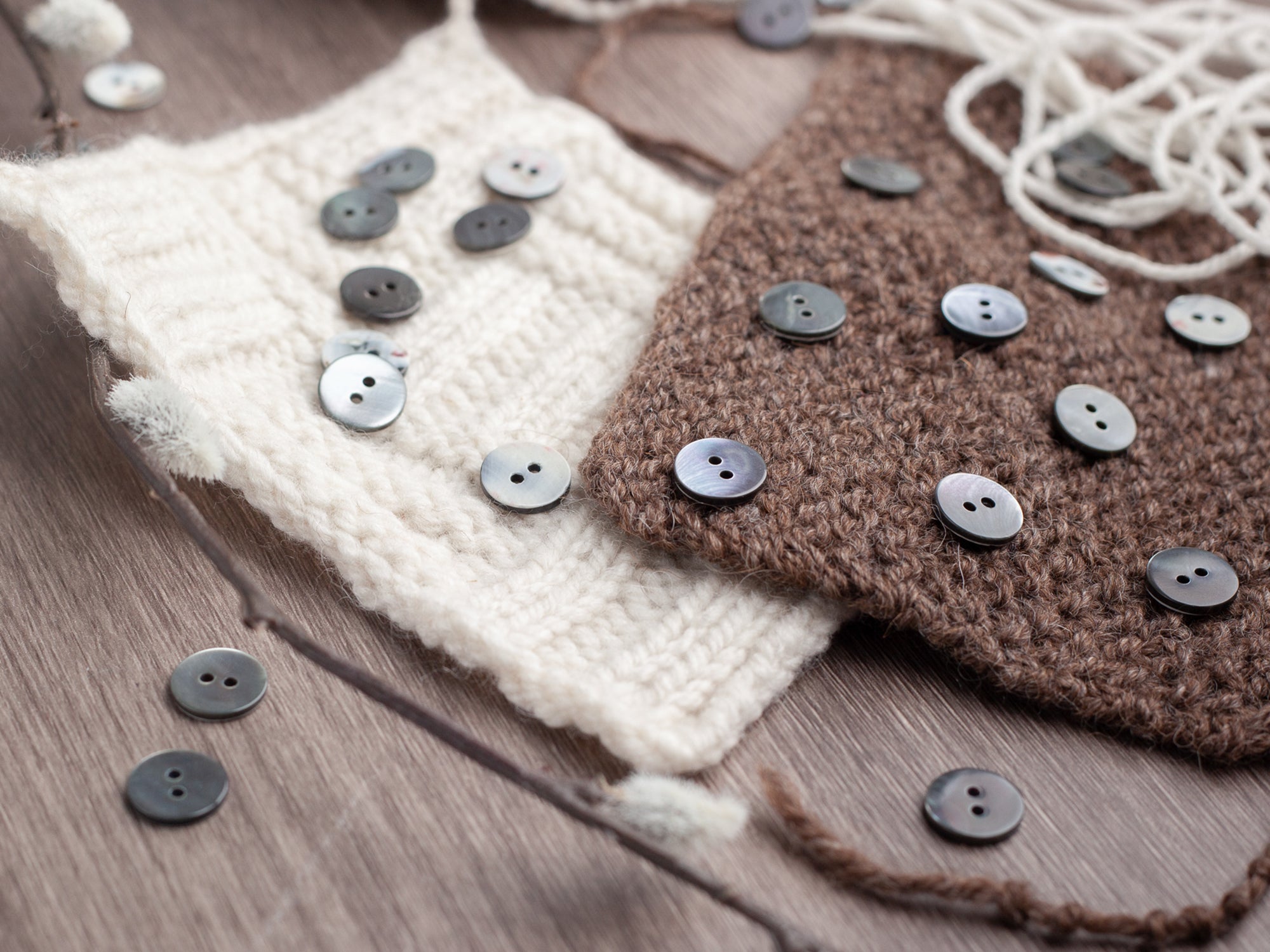 Margit <br/><small>12mm Mother of Pearl Button Set</small>