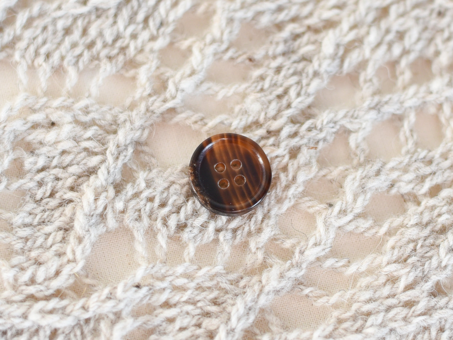Rosann <br/><small>15mm Buffalo Horn Button</small>