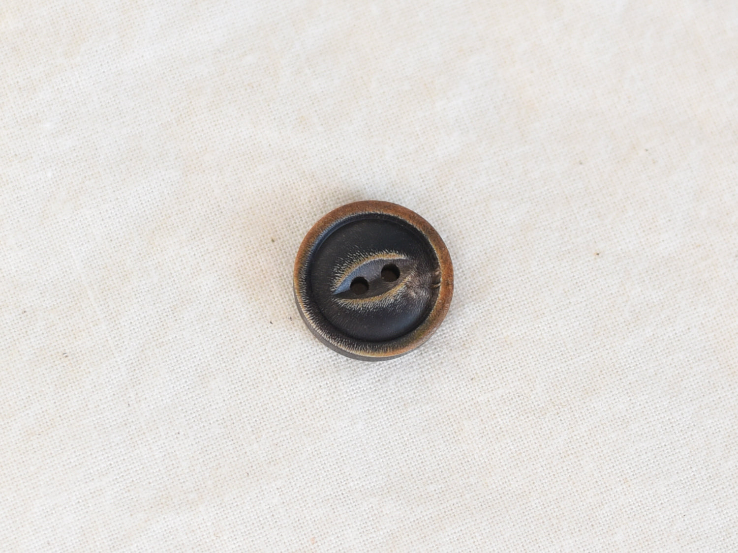 Dominic <br/><small>15mm Buffalo Horn Button</small>