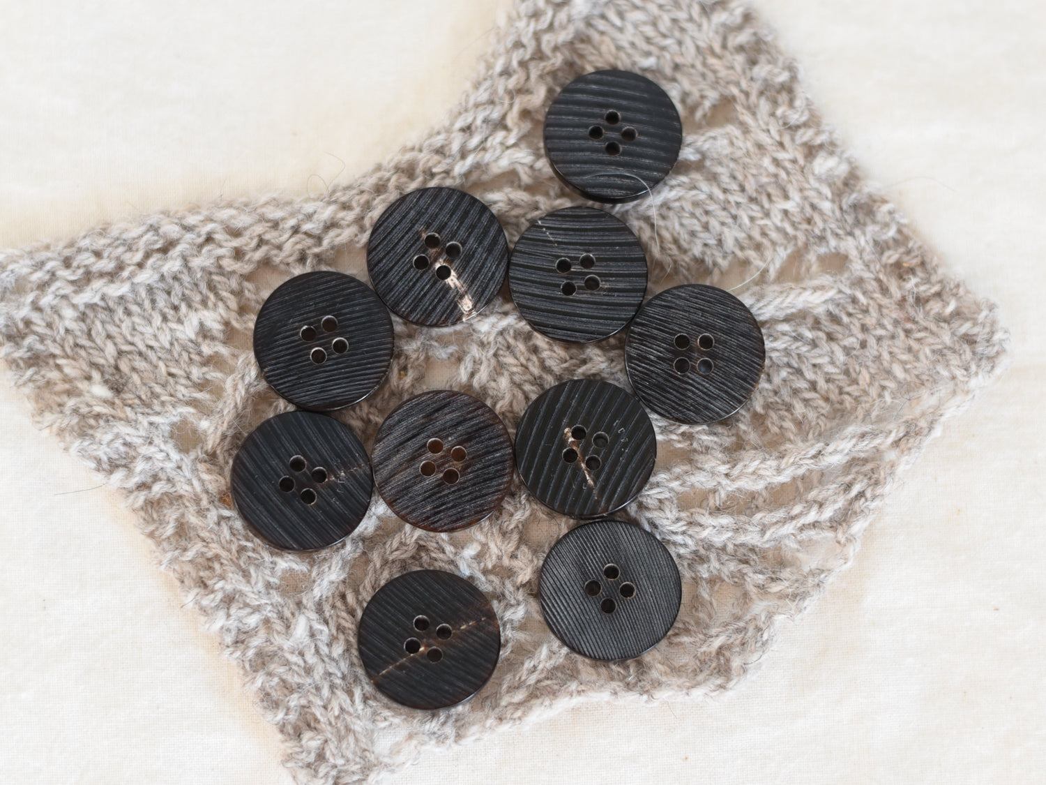 Enan <br/><small>20mm Buffalo Horn Button</small>