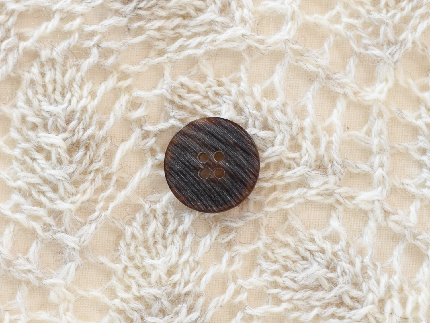 Enan <br/><small>20mm Buffalo Horn Button</small>