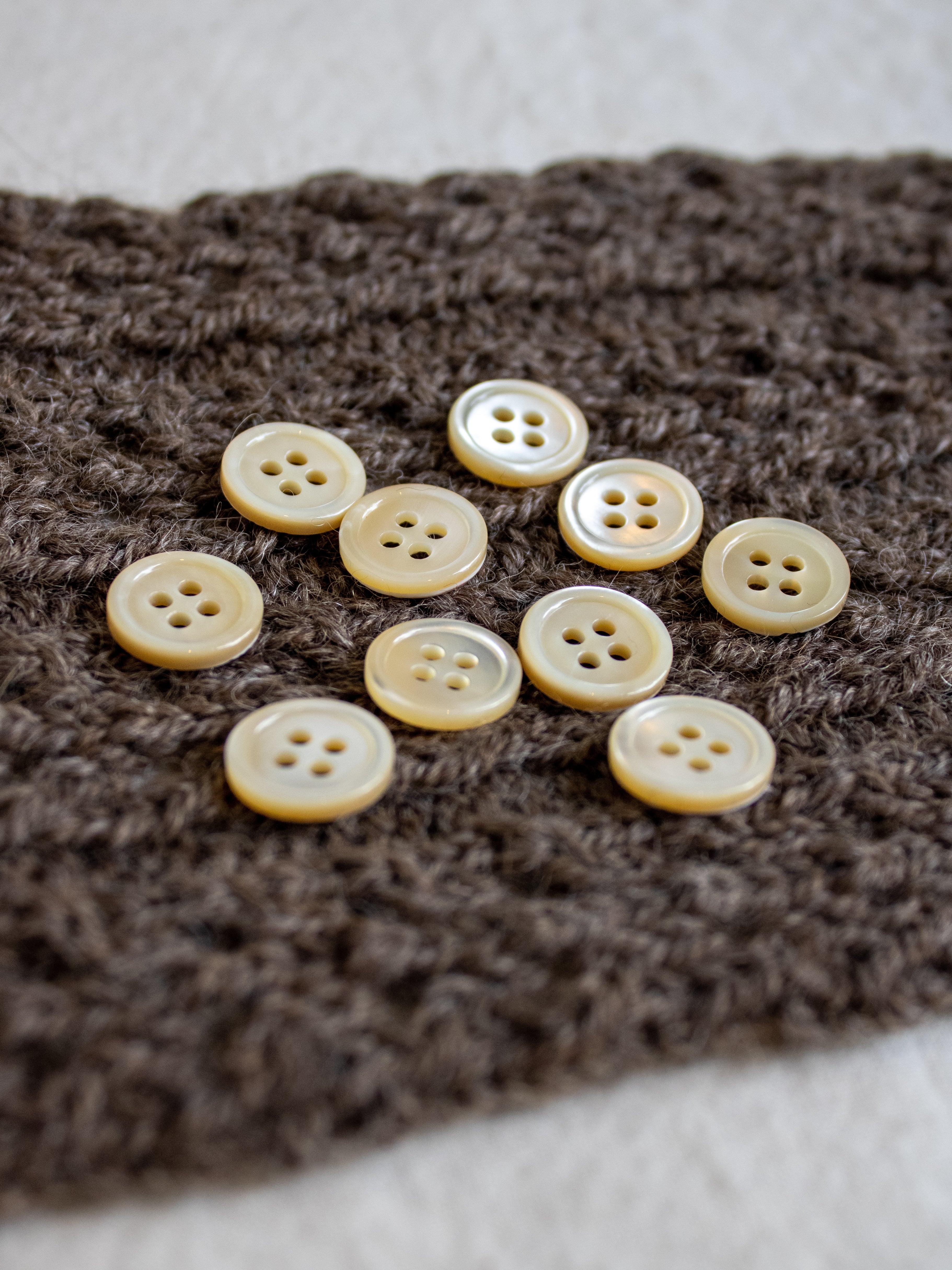 Devon <br/><small>12mm Shell Button</small>