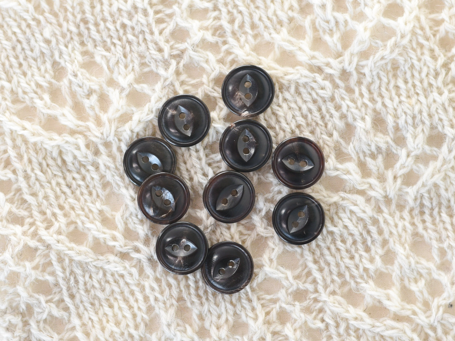 Vernell <br/><small>15mm Buffalo Horn Button</small>