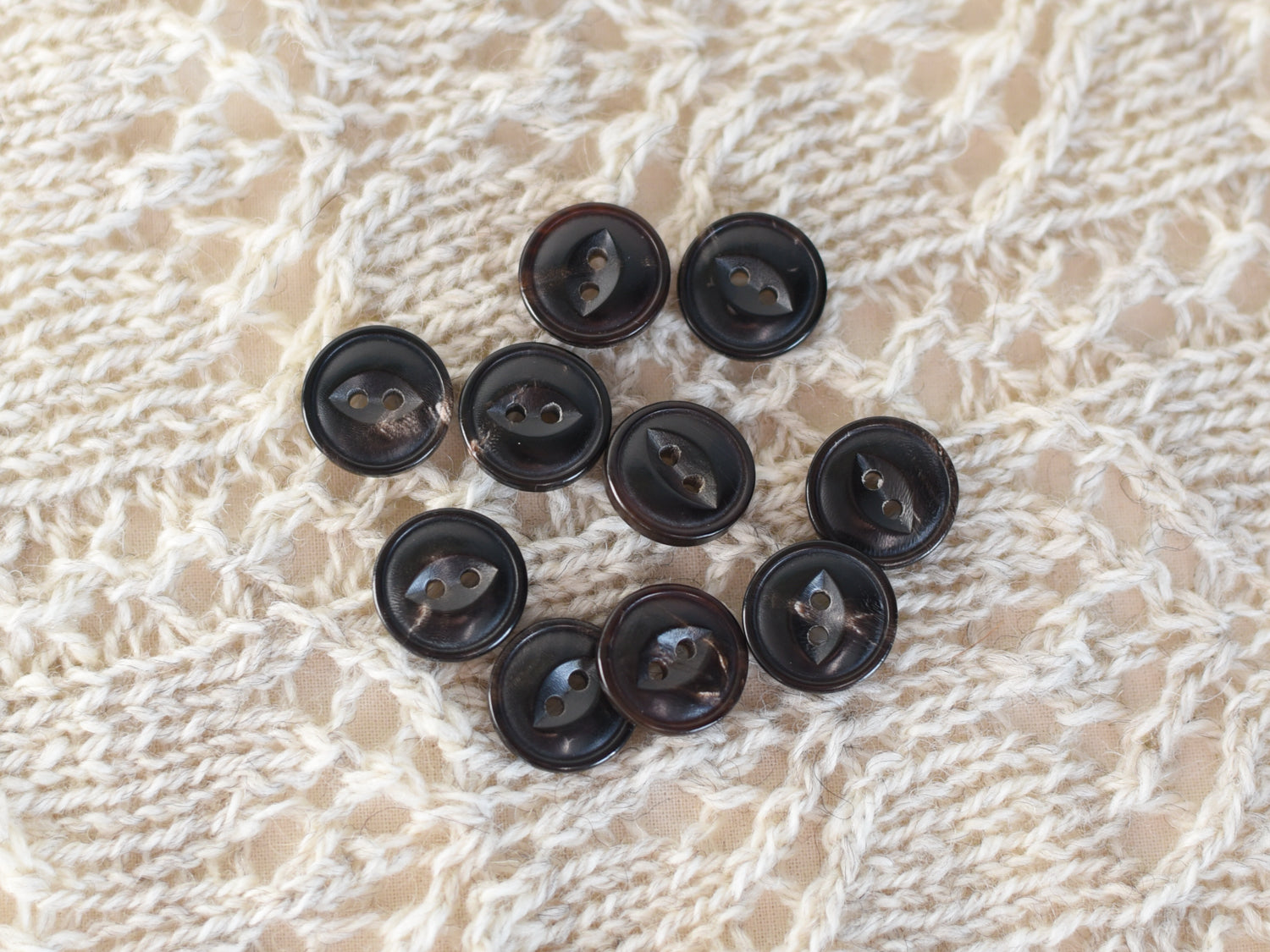 Vernell <br/><small>15mm Buffalo Horn Button</small>