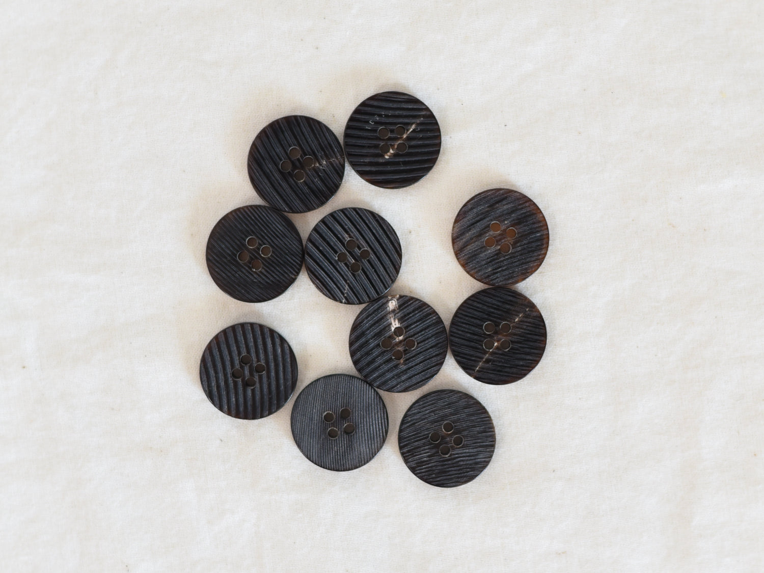 Enan <br/><small>20mm Buffalo Horn Button</small>