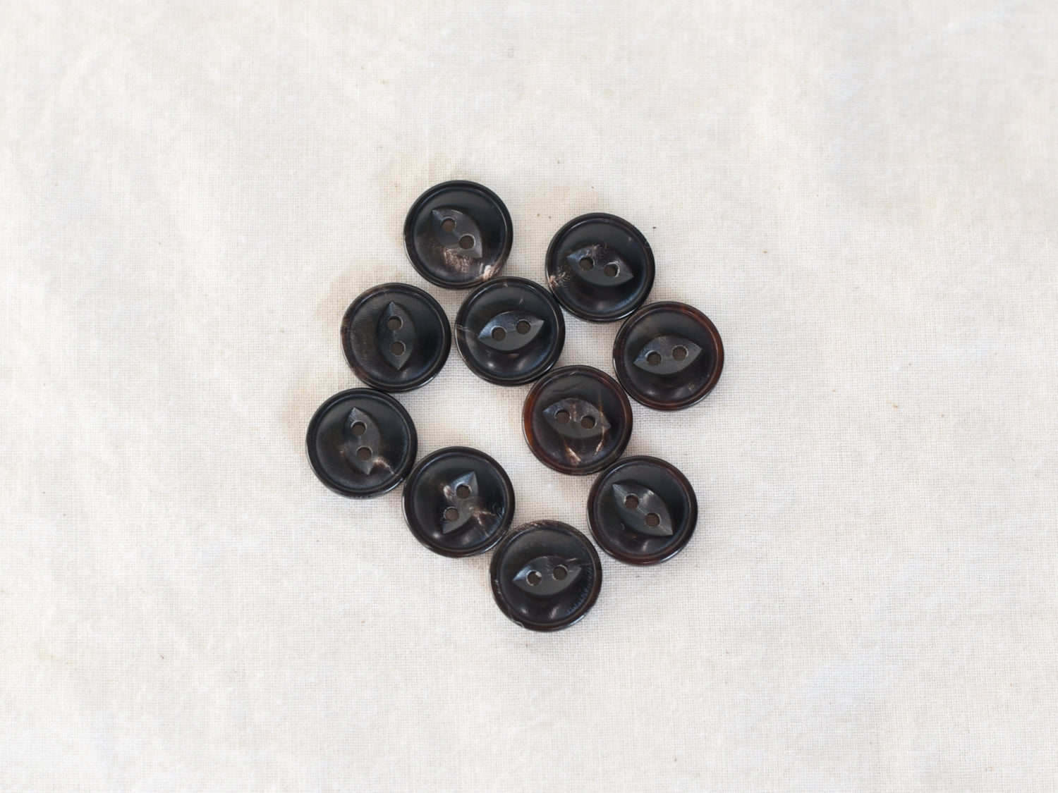 Vernell <br/><small>15mm Buffalo Horn Button</small>