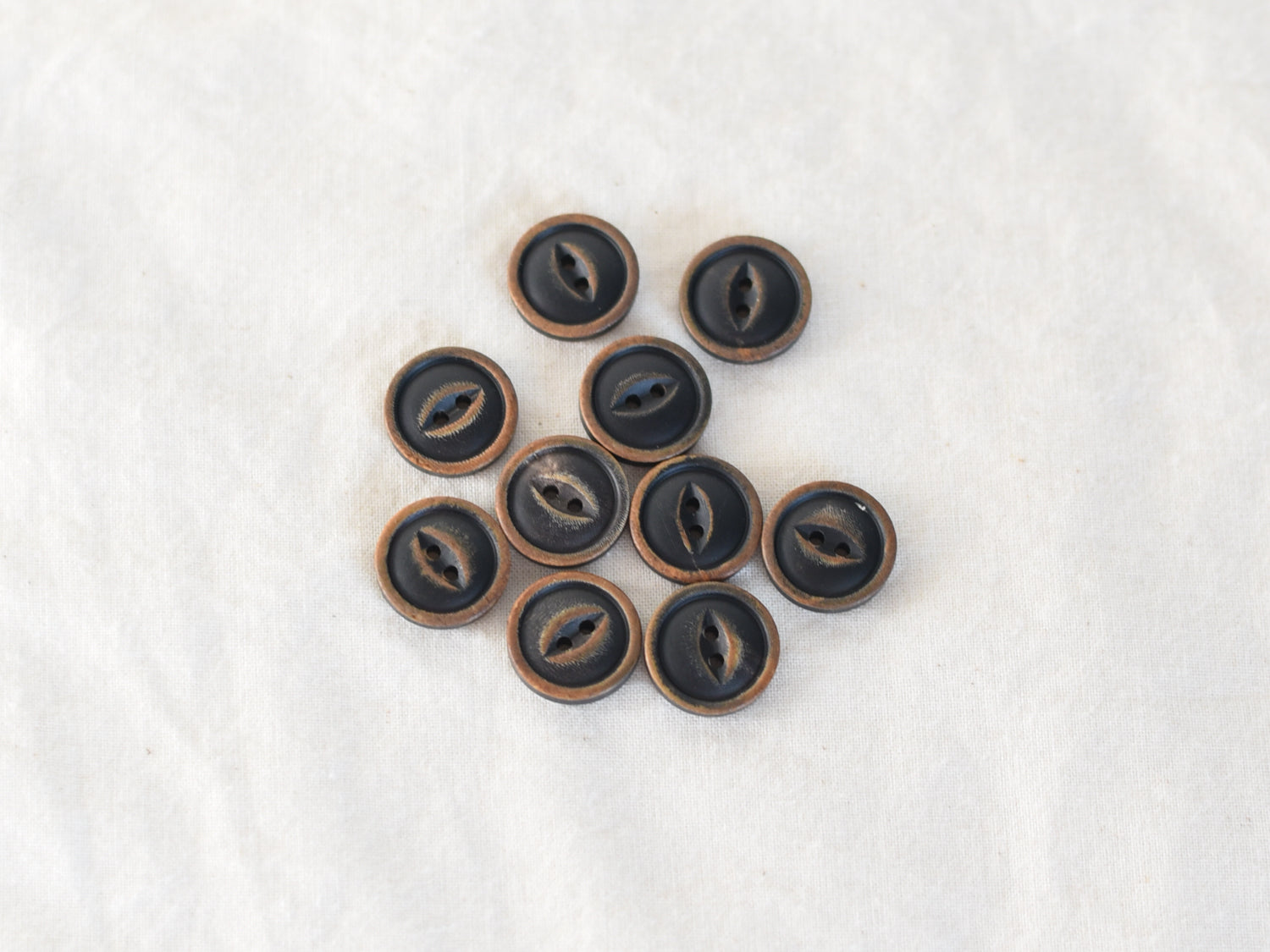 Dominic <br/><small>15mm Buffalo Horn Button</small>