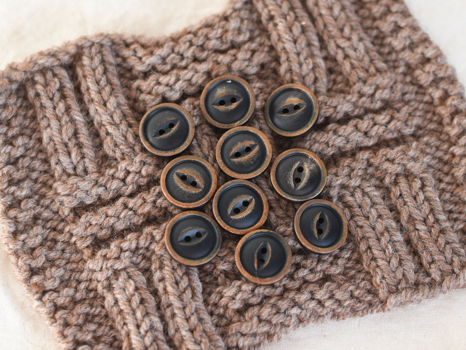 Dominic <br/><small>15mm Buffalo Horn Button</small>