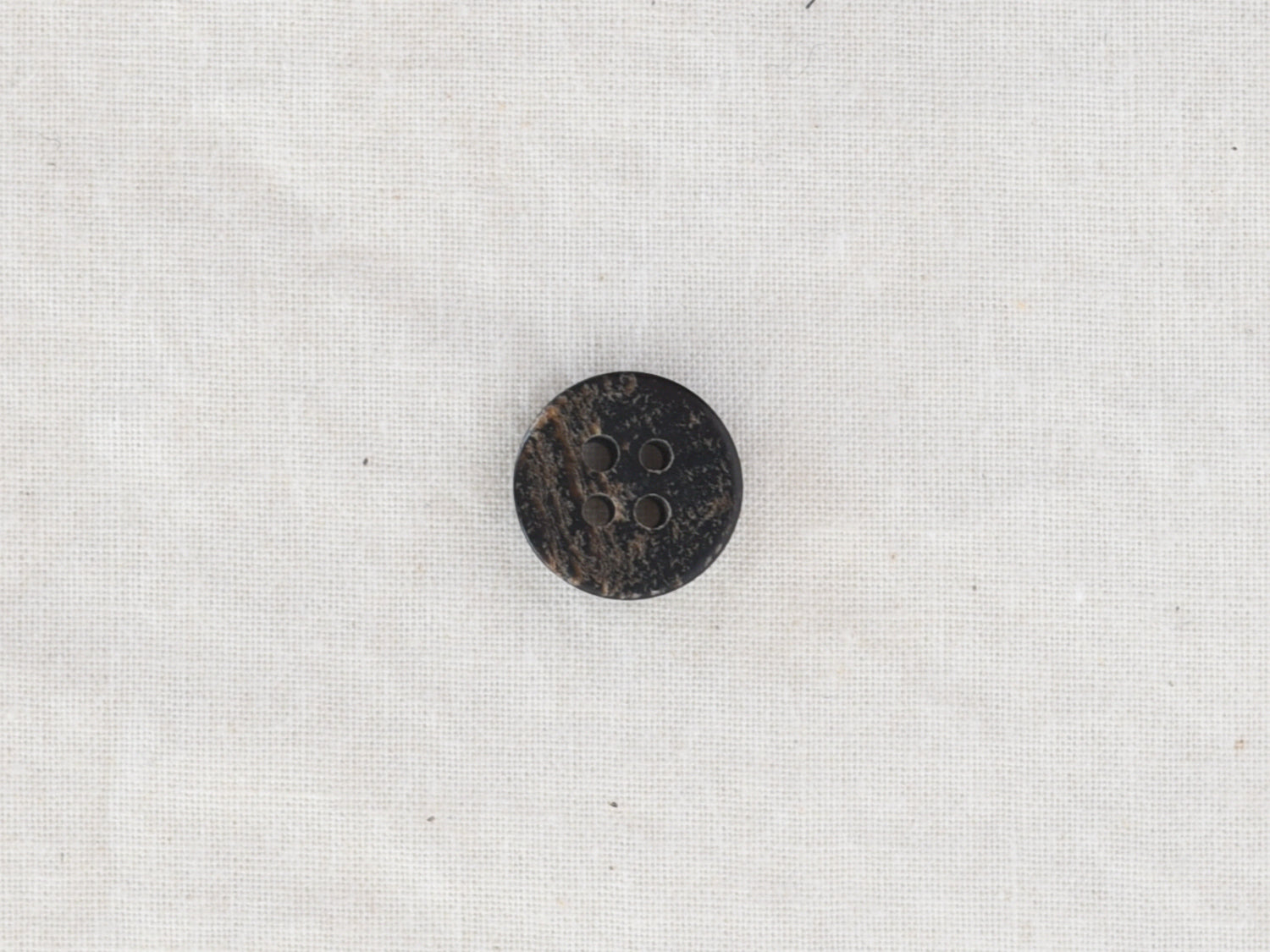 Earlie <br/><small>12mm Buffalo Horn Button</small>