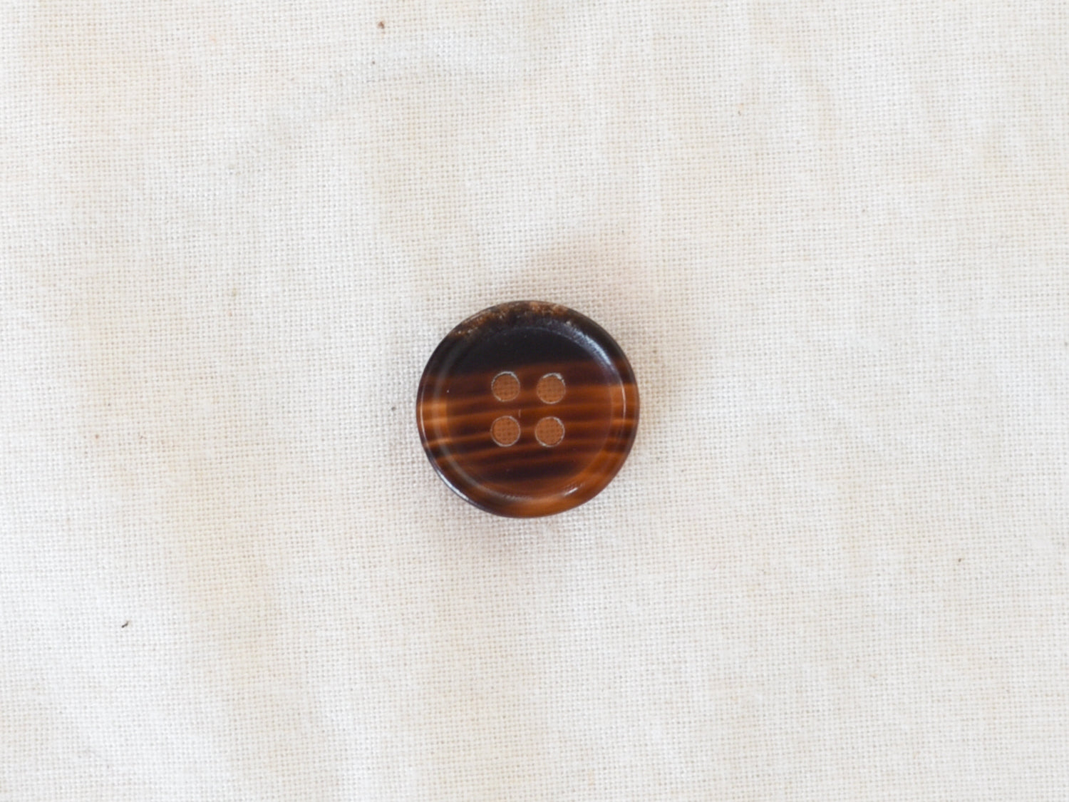 Rosann <br/><small>15mm Buffalo Horn Button</small>