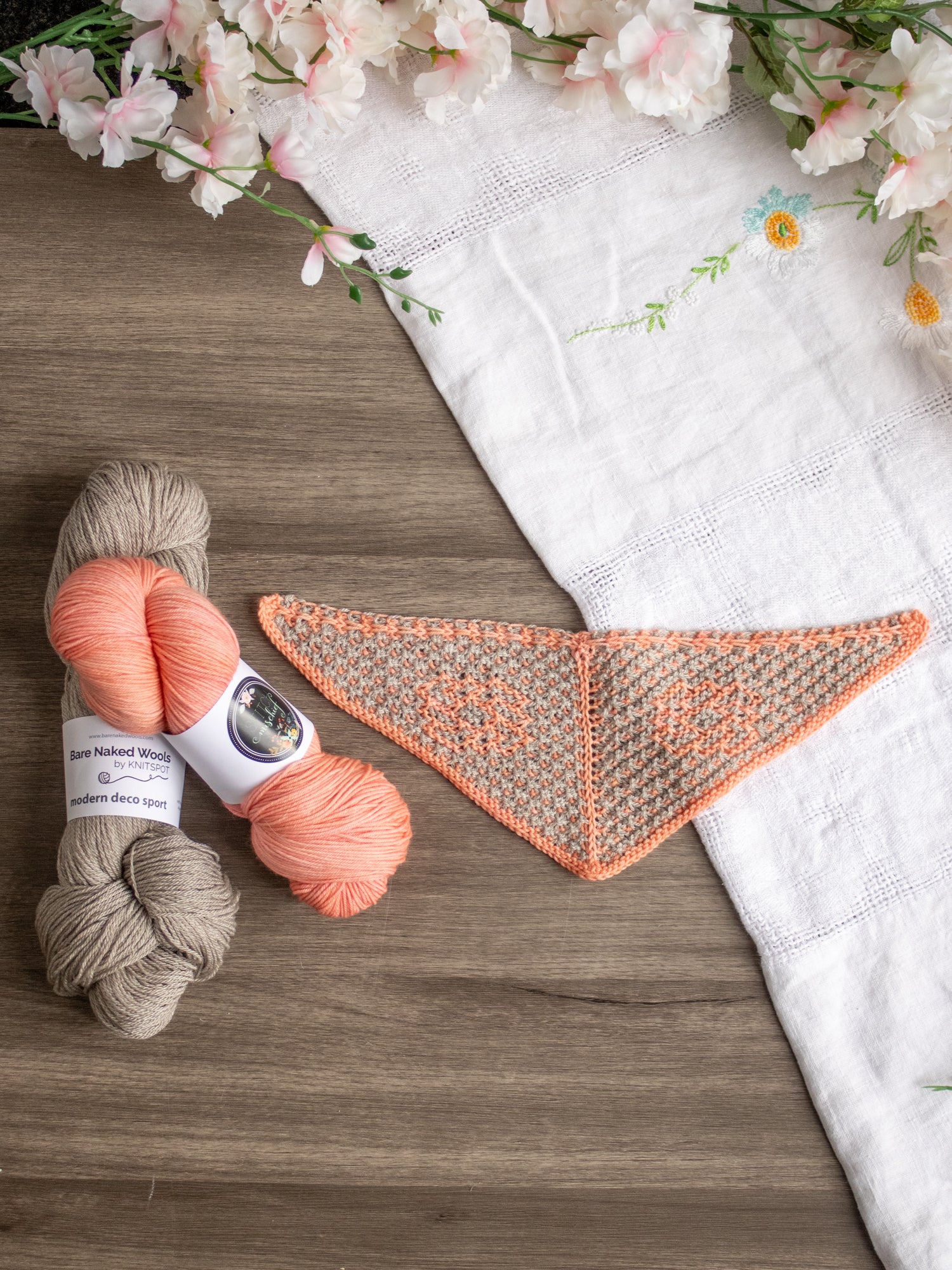 Dreams in Poppies Triangle shawl <br/><small>knitting pattern</small>