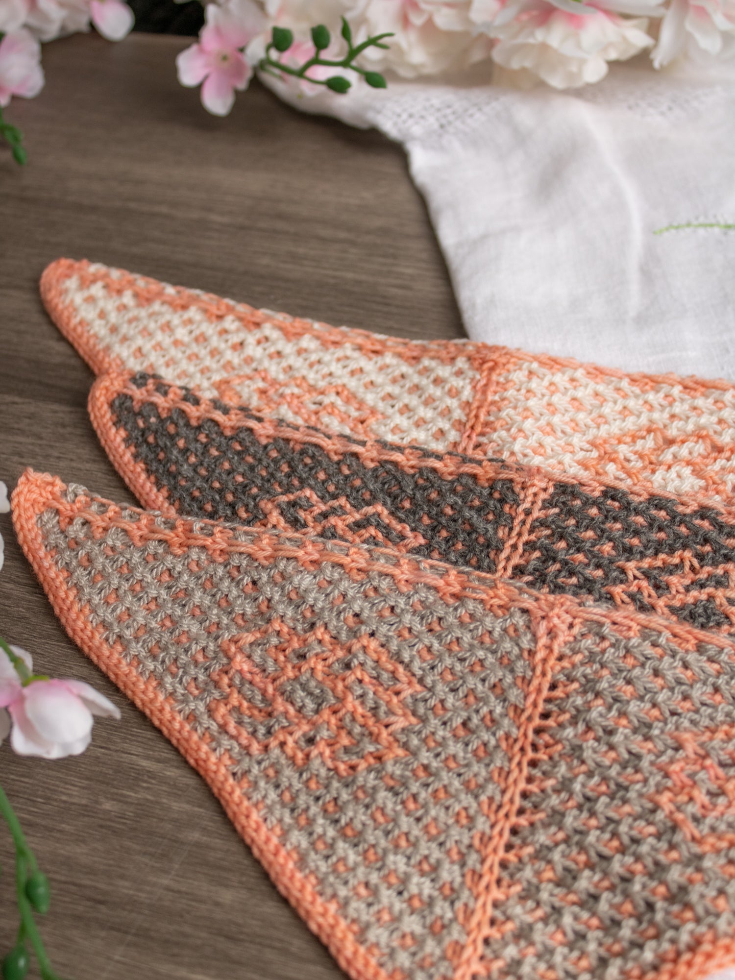 Dreams in Poppies Triangle shawl <br/><small>knitting pattern</small>