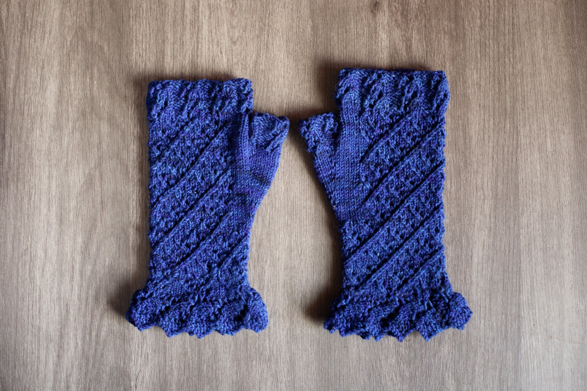 Spiraluscious Mitt <br/><small>knitting pattern</small>