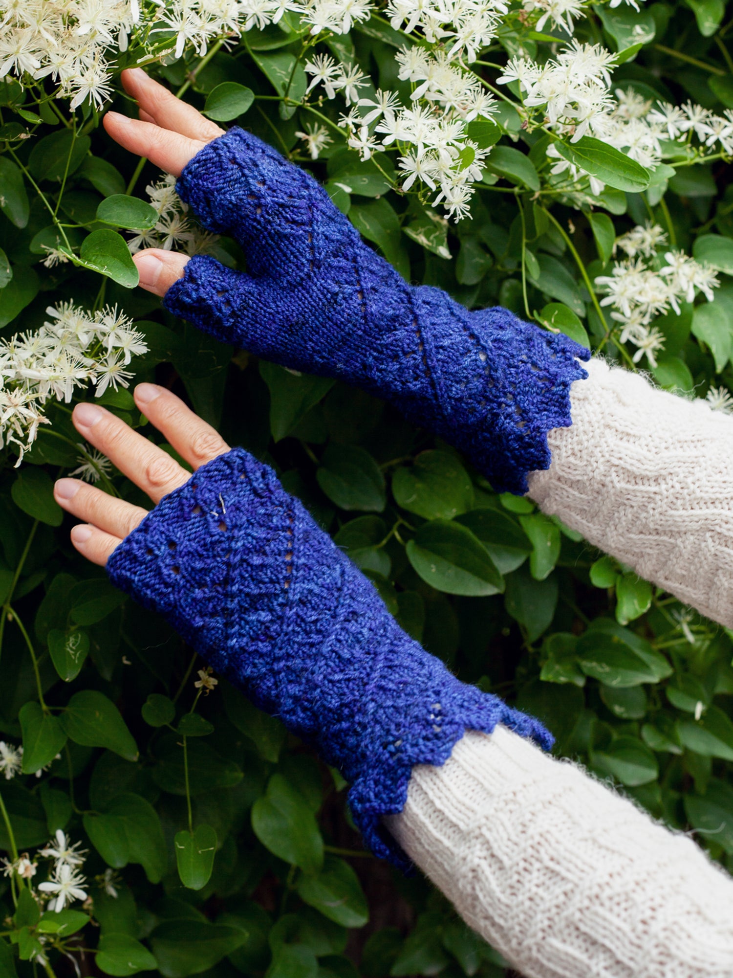 Spiraluscious Mitt <br/><small>knitting pattern</small>