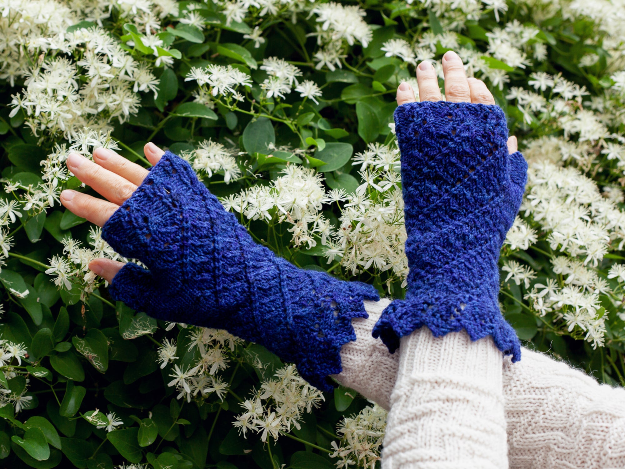 Spiraluscious Mitt <br/><small>knitting pattern</small>