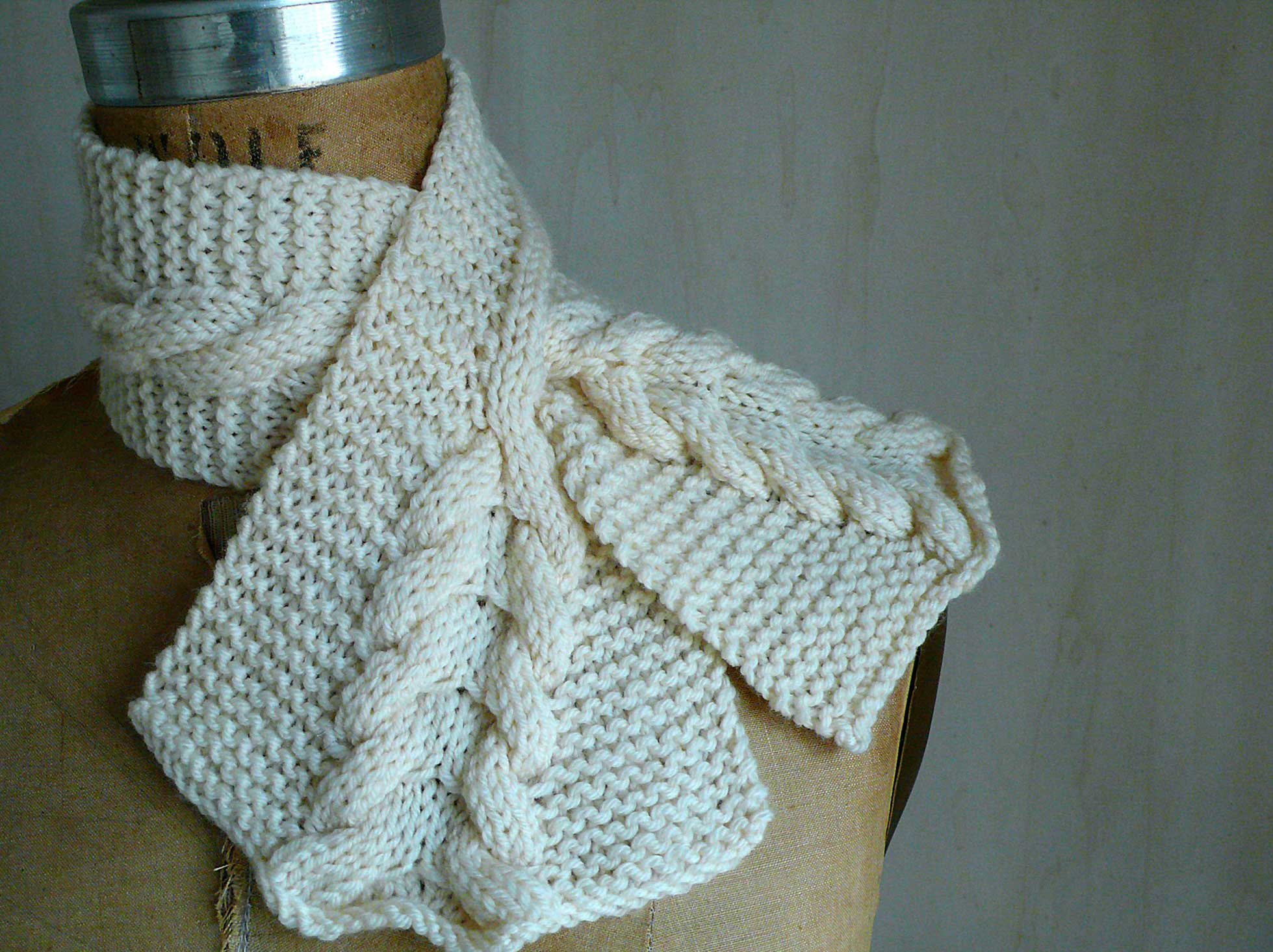 Cabled Keyhole Scarf <br/><small>knitting pattern</small>