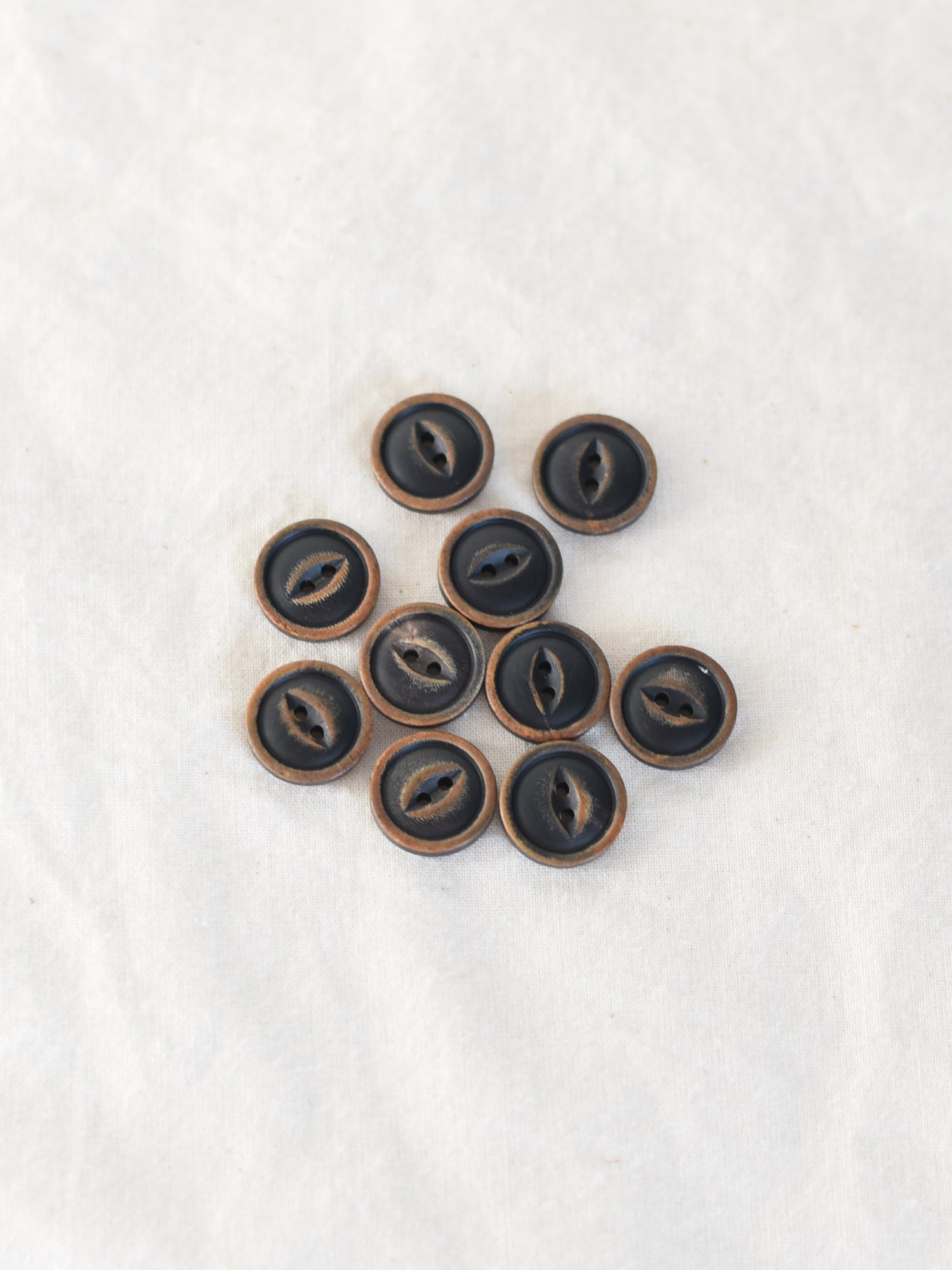 Dominic <br/><small>15mm Buffalo Horn Button</small>