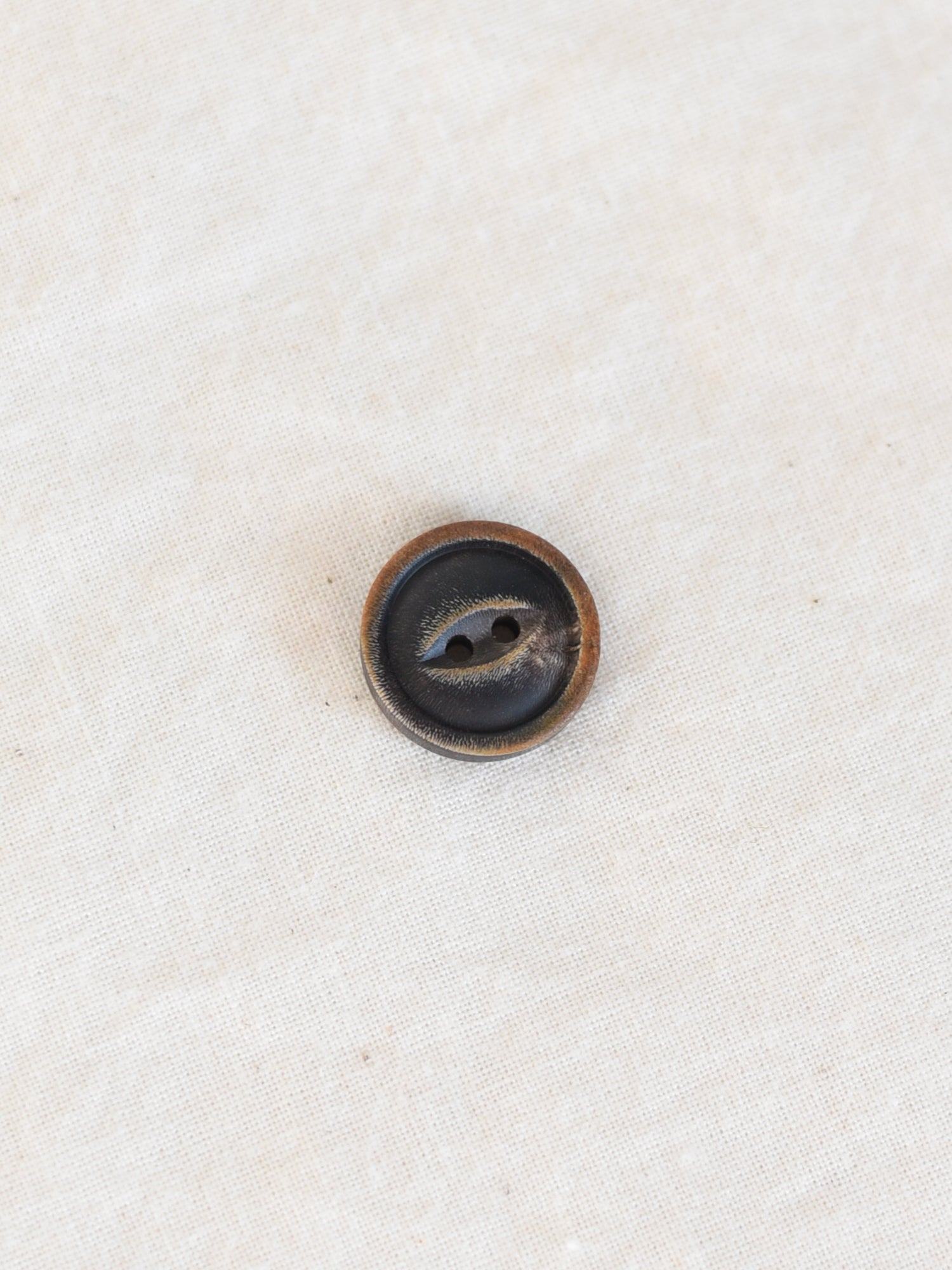 Dominic <br/><small>15mm Buffalo Horn Button</small>