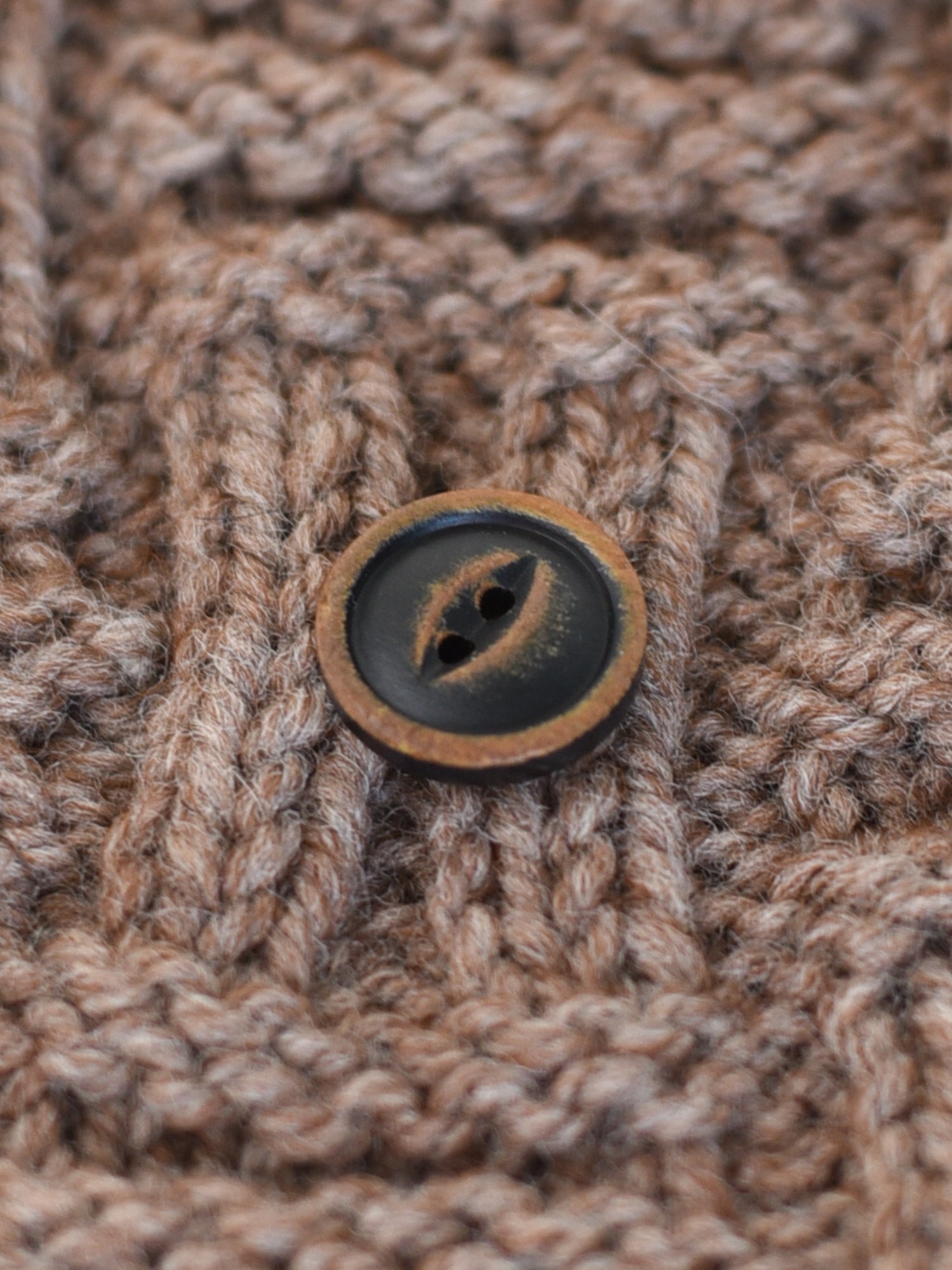 Dominic <br/><small>15mm Buffalo Horn Button</small>