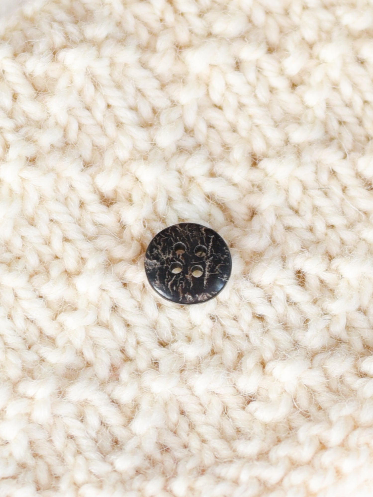 Earlie <br/><small>12mm Buffalo Horn Button</small>
