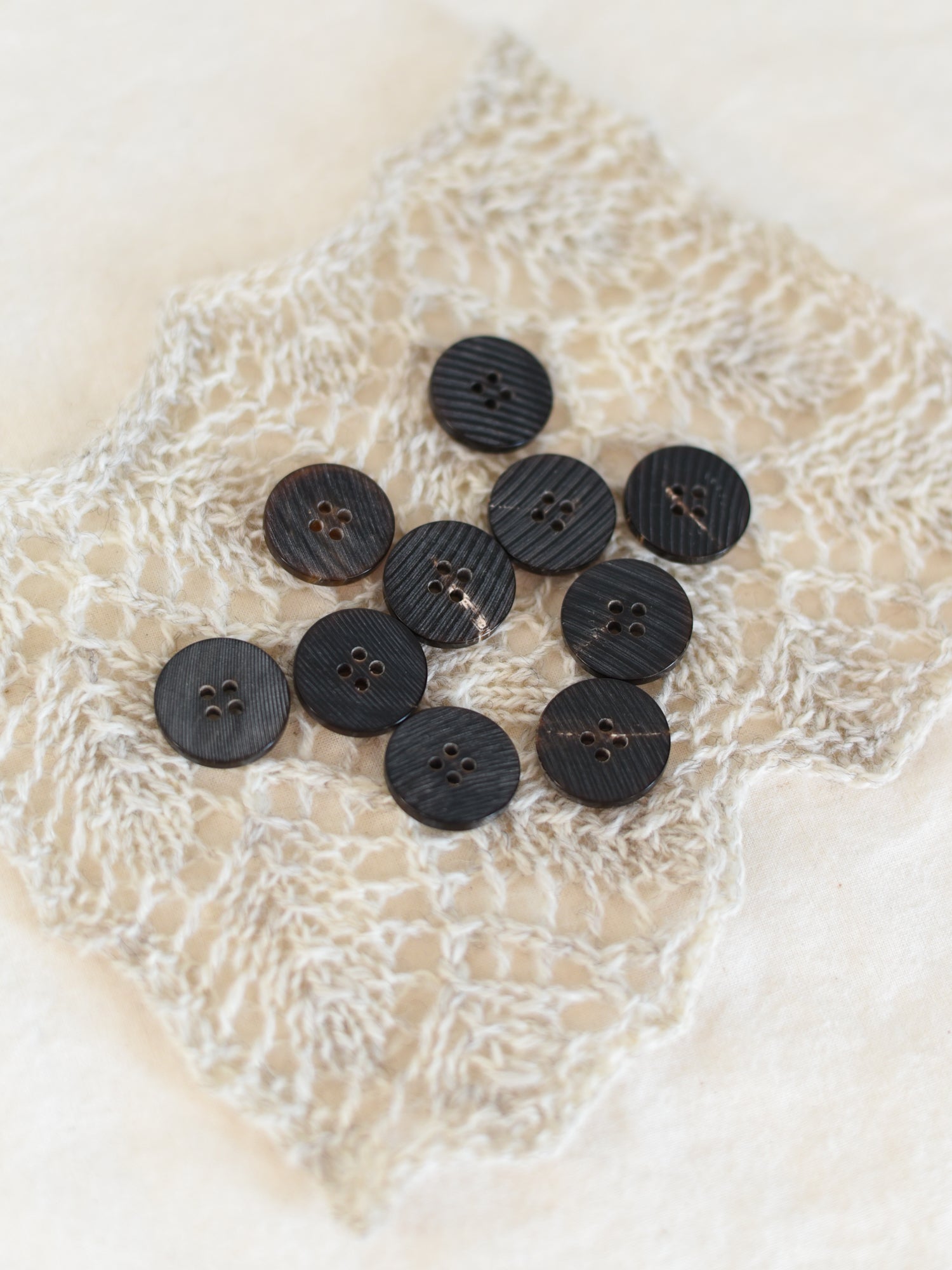 Enan <br/><small>20mm Buffalo Horn Button</small>