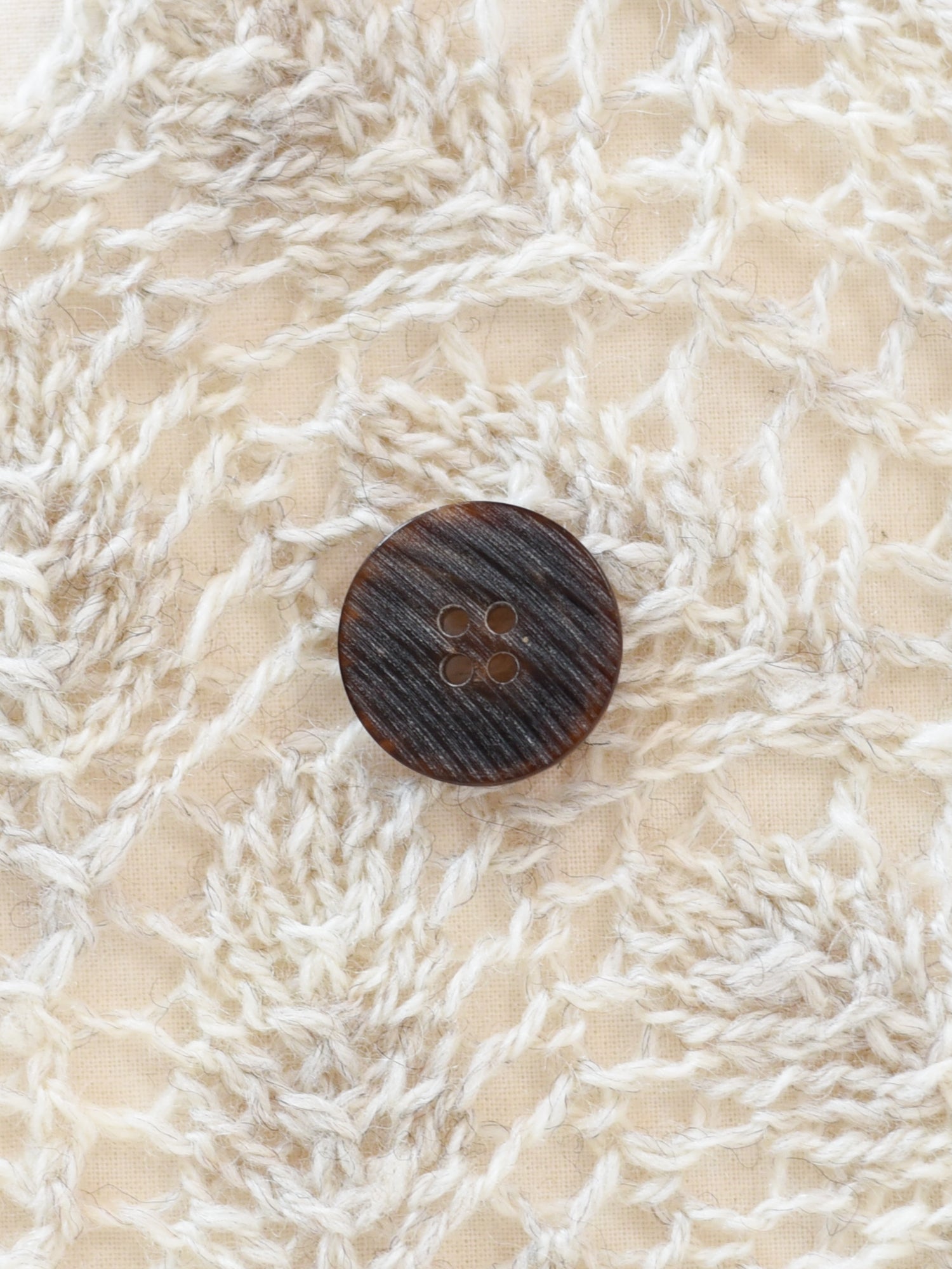 Enan <br/><small>20mm Buffalo Horn Button</small>