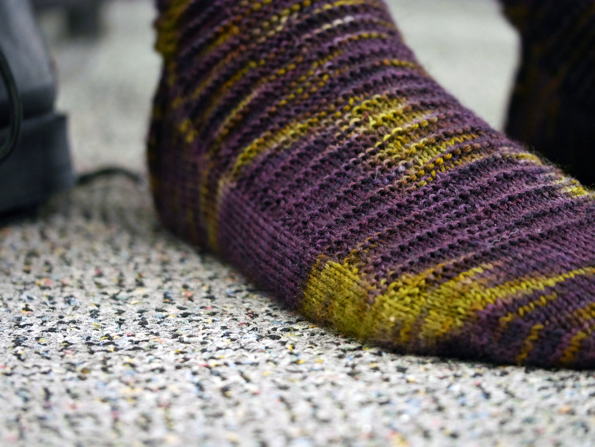 Grille socks <br/><small>knitting pattern</small>