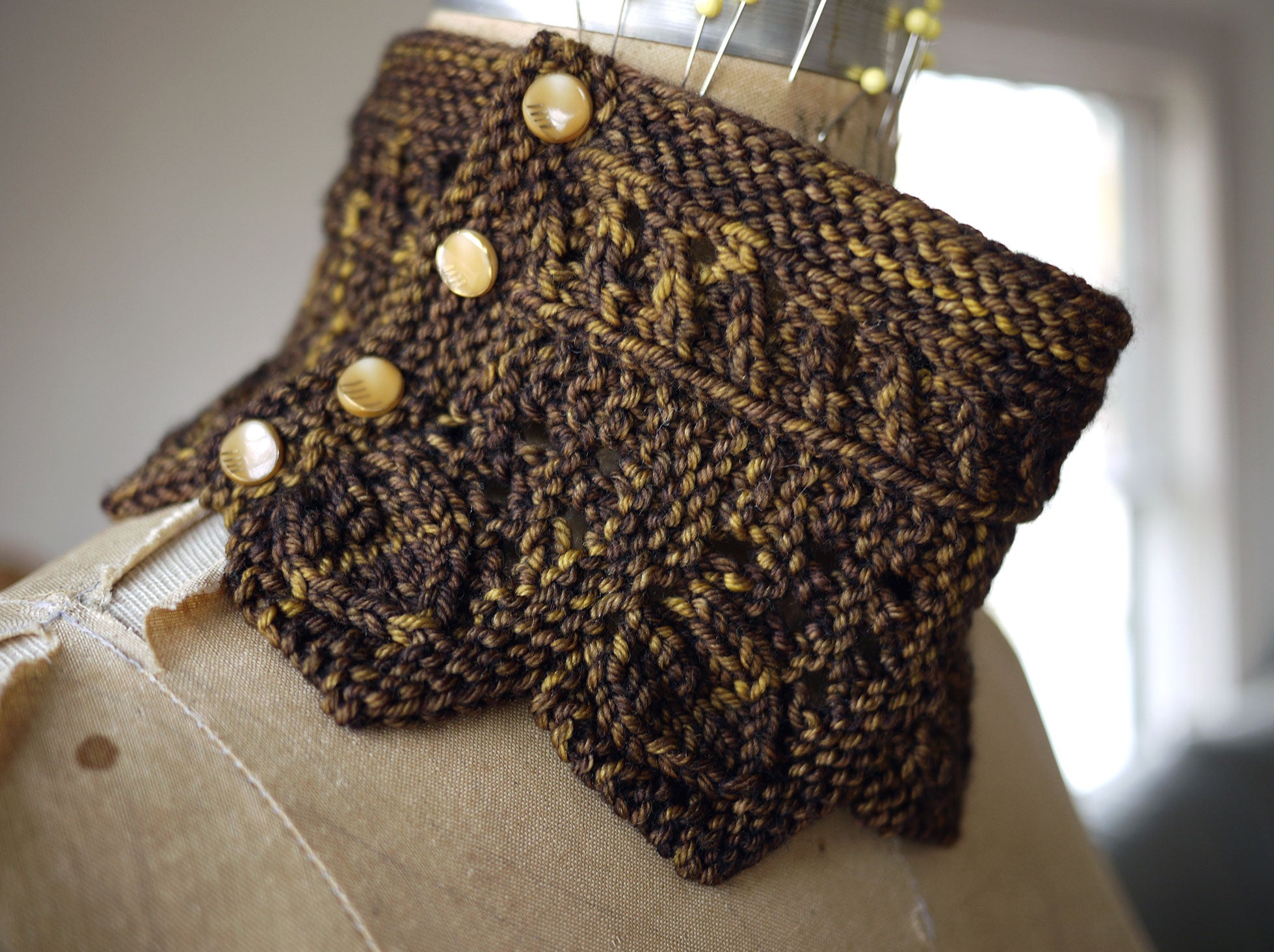 Haselnüsse Neckwarmer <br/><small>knitting pattern</small>