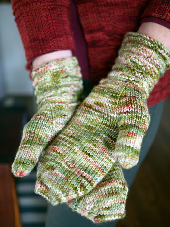 Hollyfrost Mittens <br/><small>knitting pattern</small>