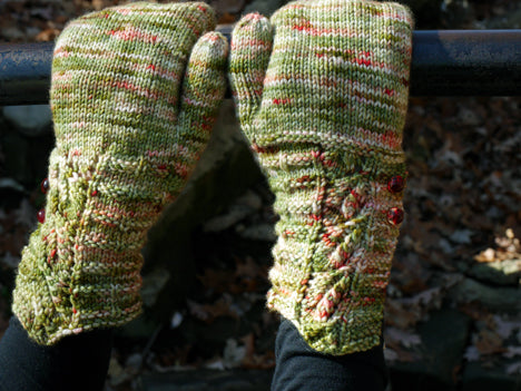 Hollyfrost Mittens <br/><small>knitting pattern</small>