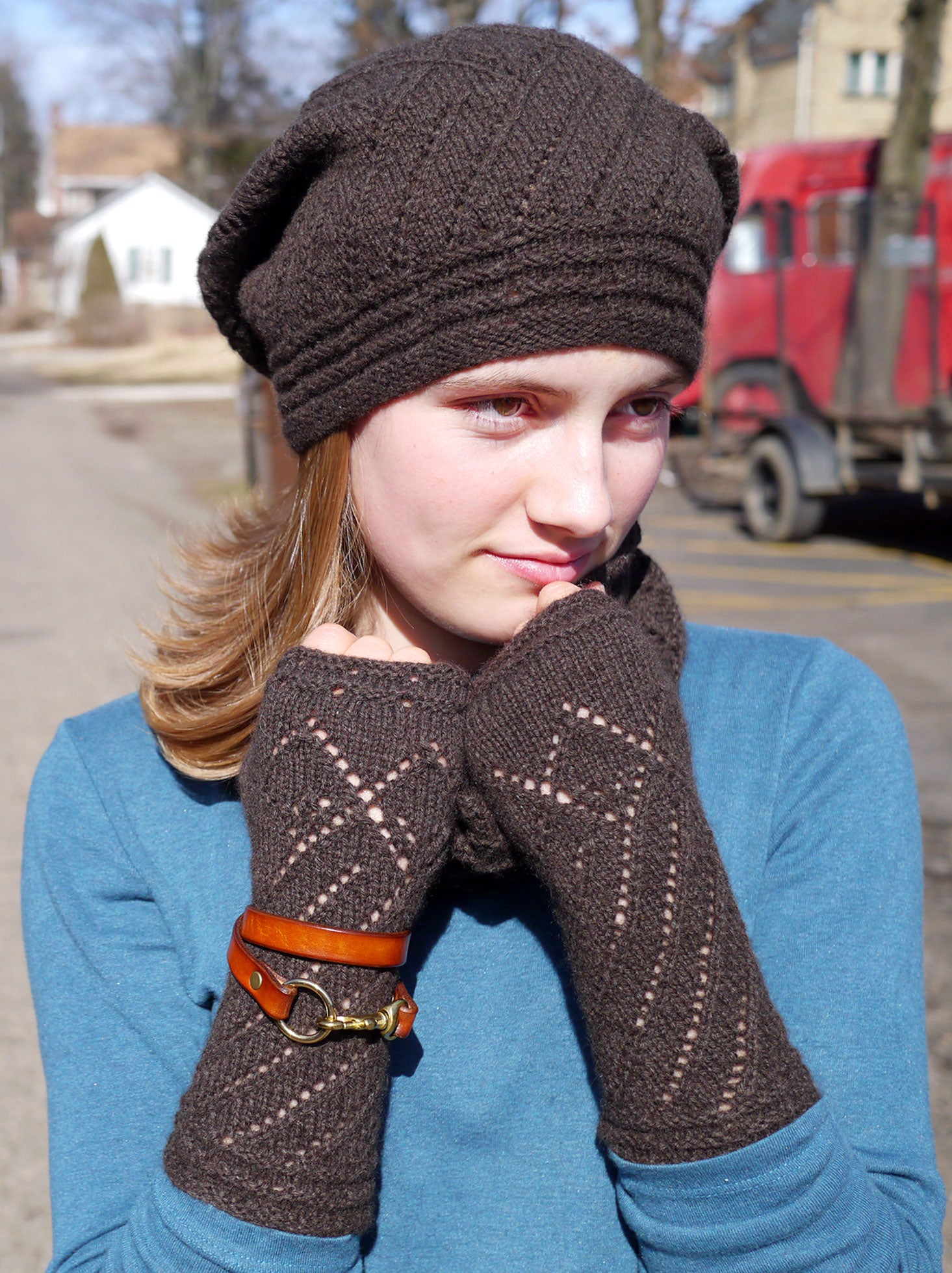 Peu Bourgeons Mitts and Hat
