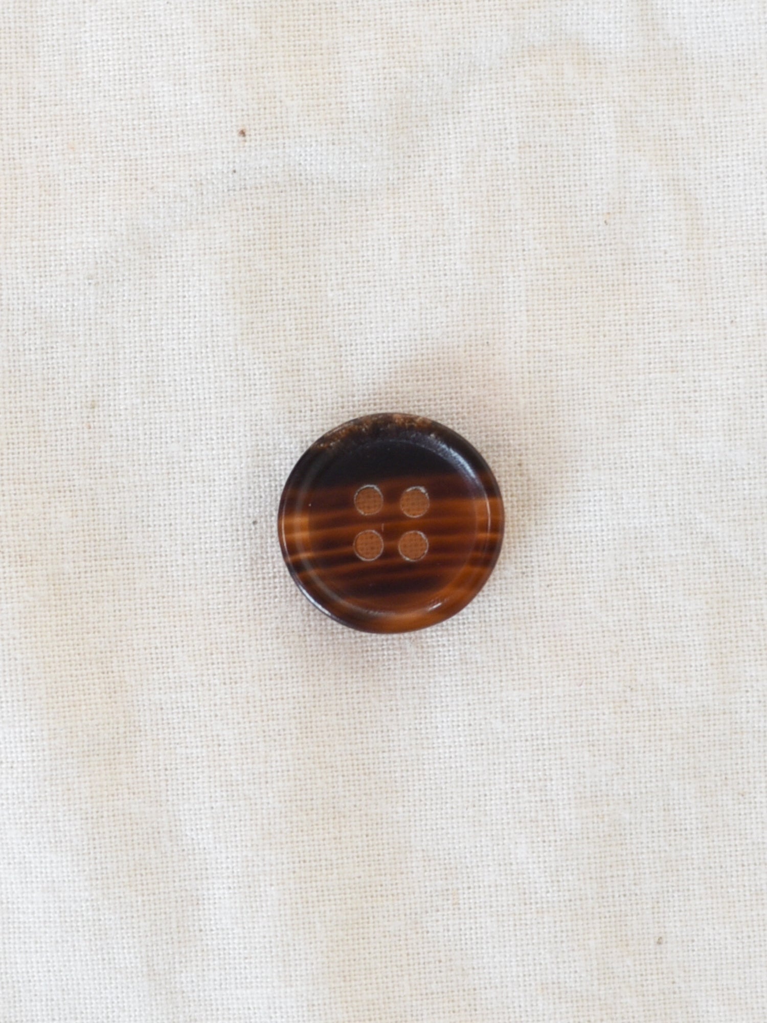 Rosann <br/><small>15mm Buffalo Horn Button</small>