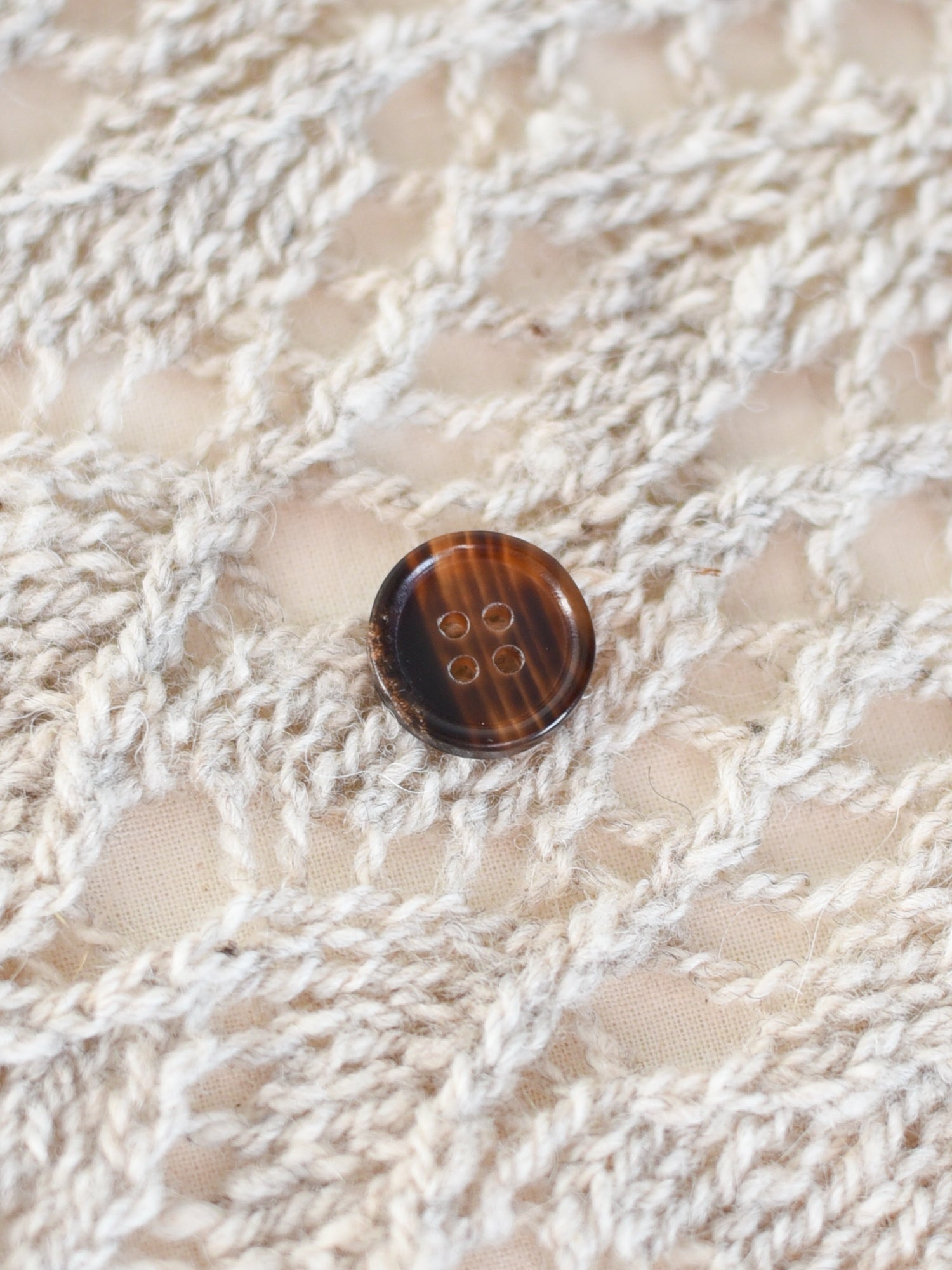Rosann <br/><small>15mm Buffalo Horn Button</small>