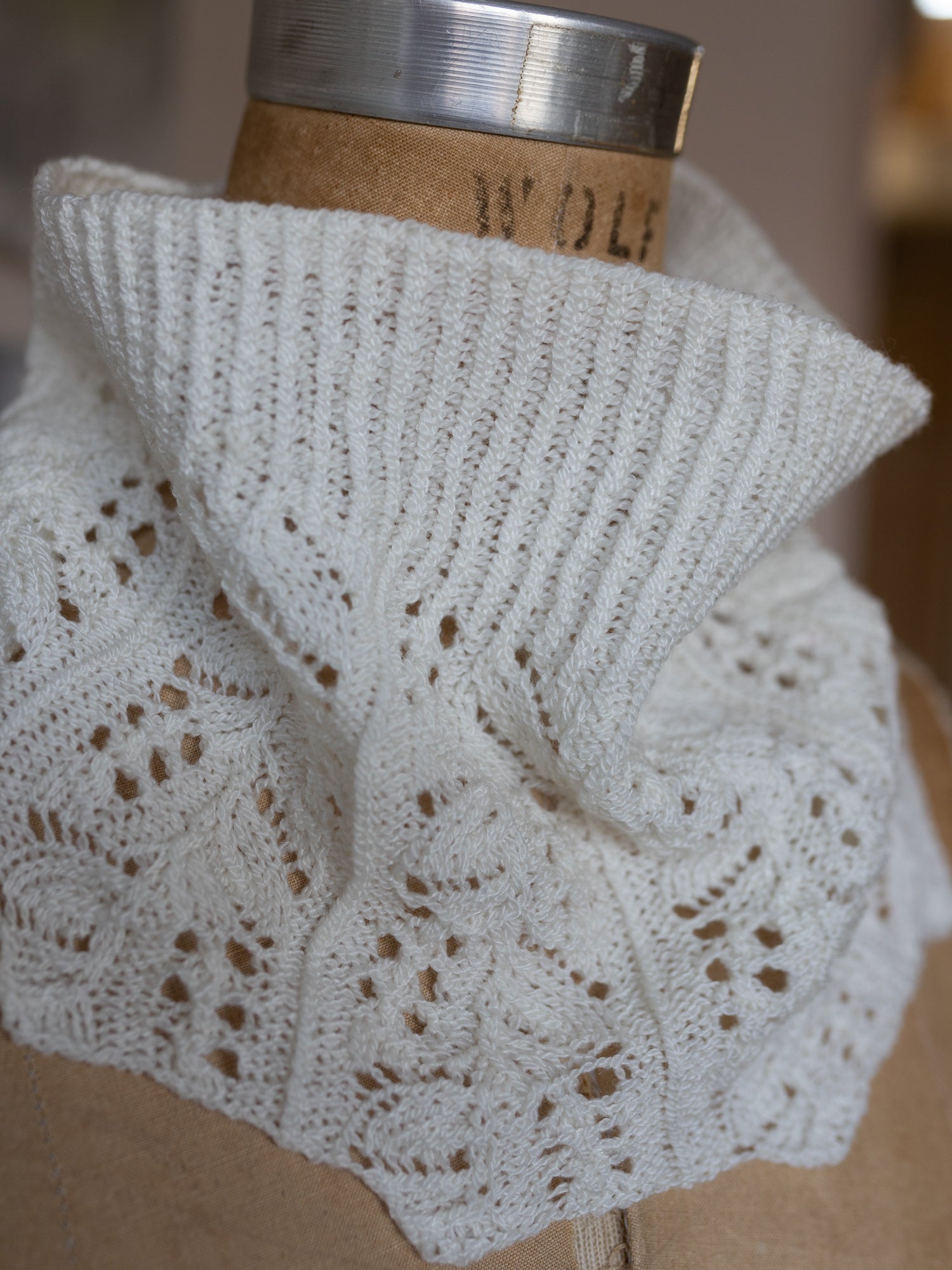 Serrulata Cowl <br/><small>knitting pattern</small>