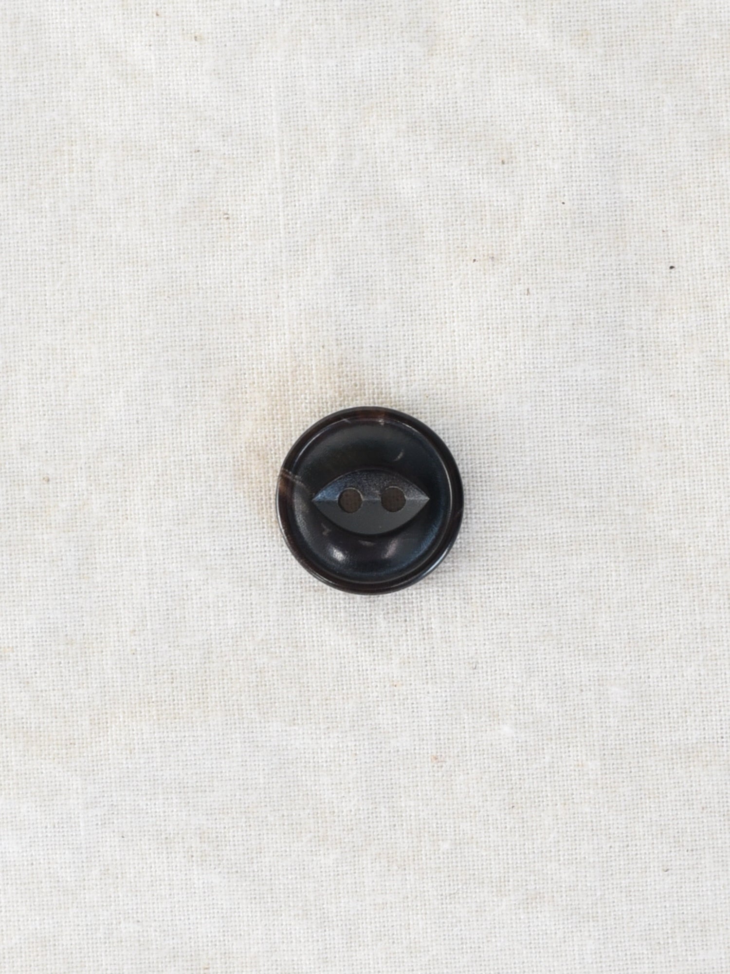 Vernell <br/><small>15mm Buffalo Horn Button</small>