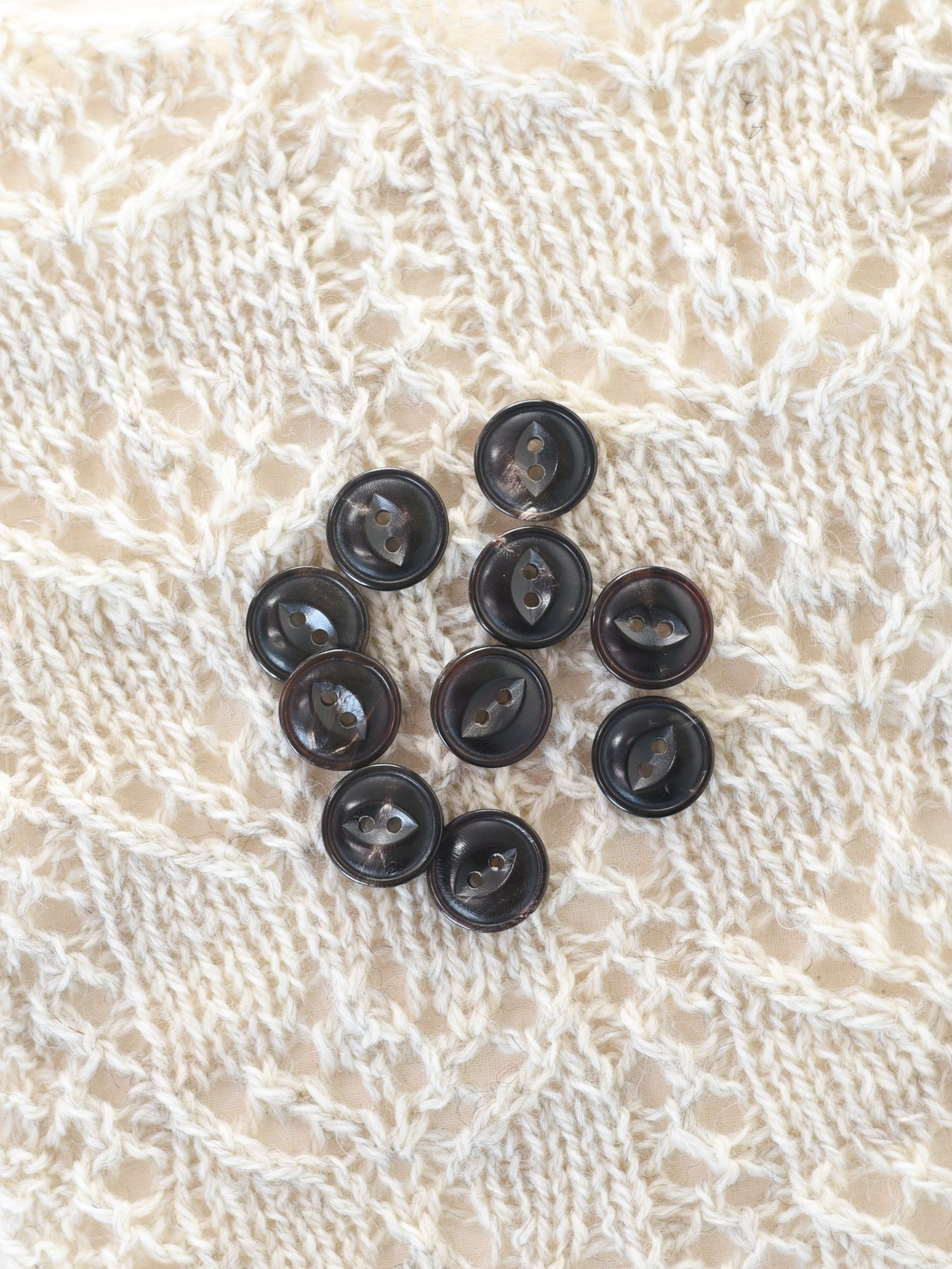 Vernell <br/><small>15mm Buffalo Horn Button</small>