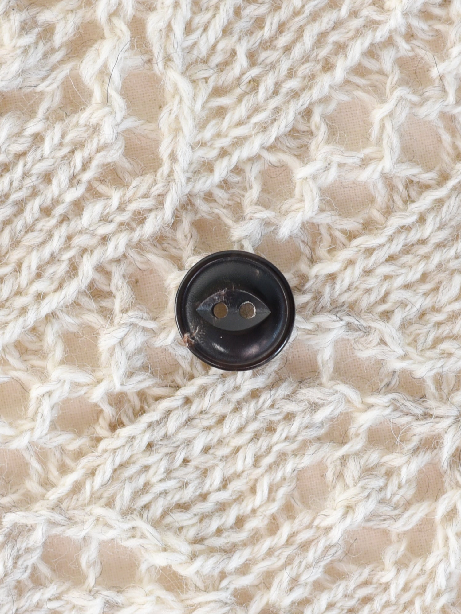 Vernell <br/><small>15mm Buffalo Horn Button</small>