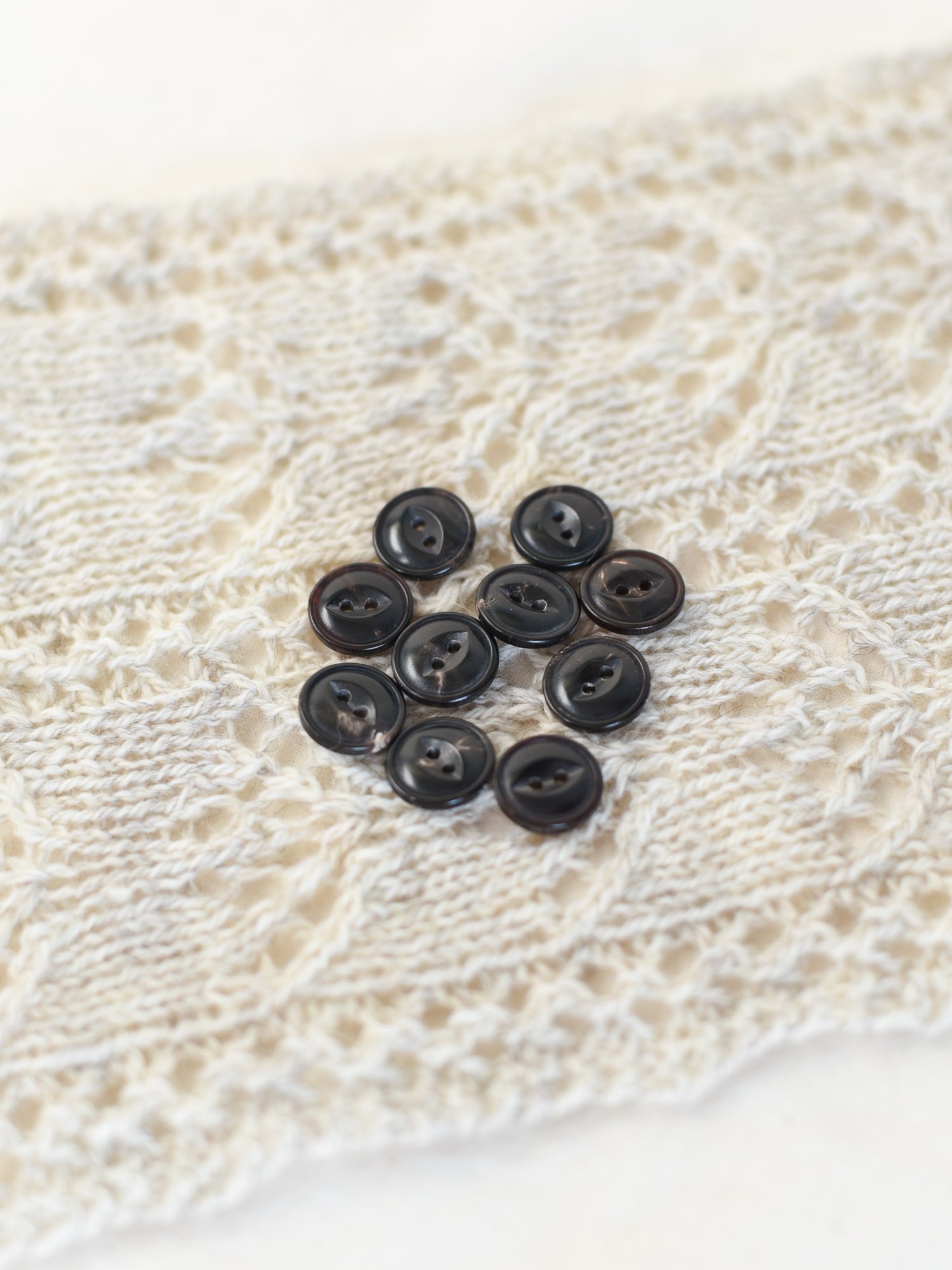 Vernell <br/><small>15mm Buffalo Horn Button</small>