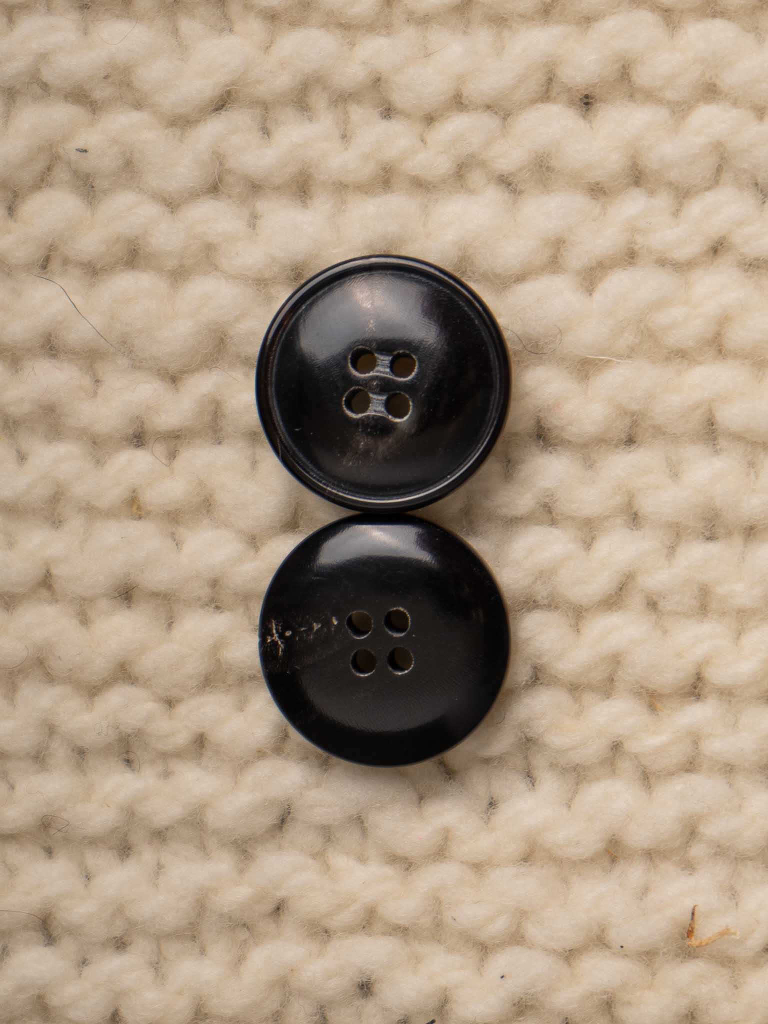 Apple <br/><small>20mm Horn Button</small>