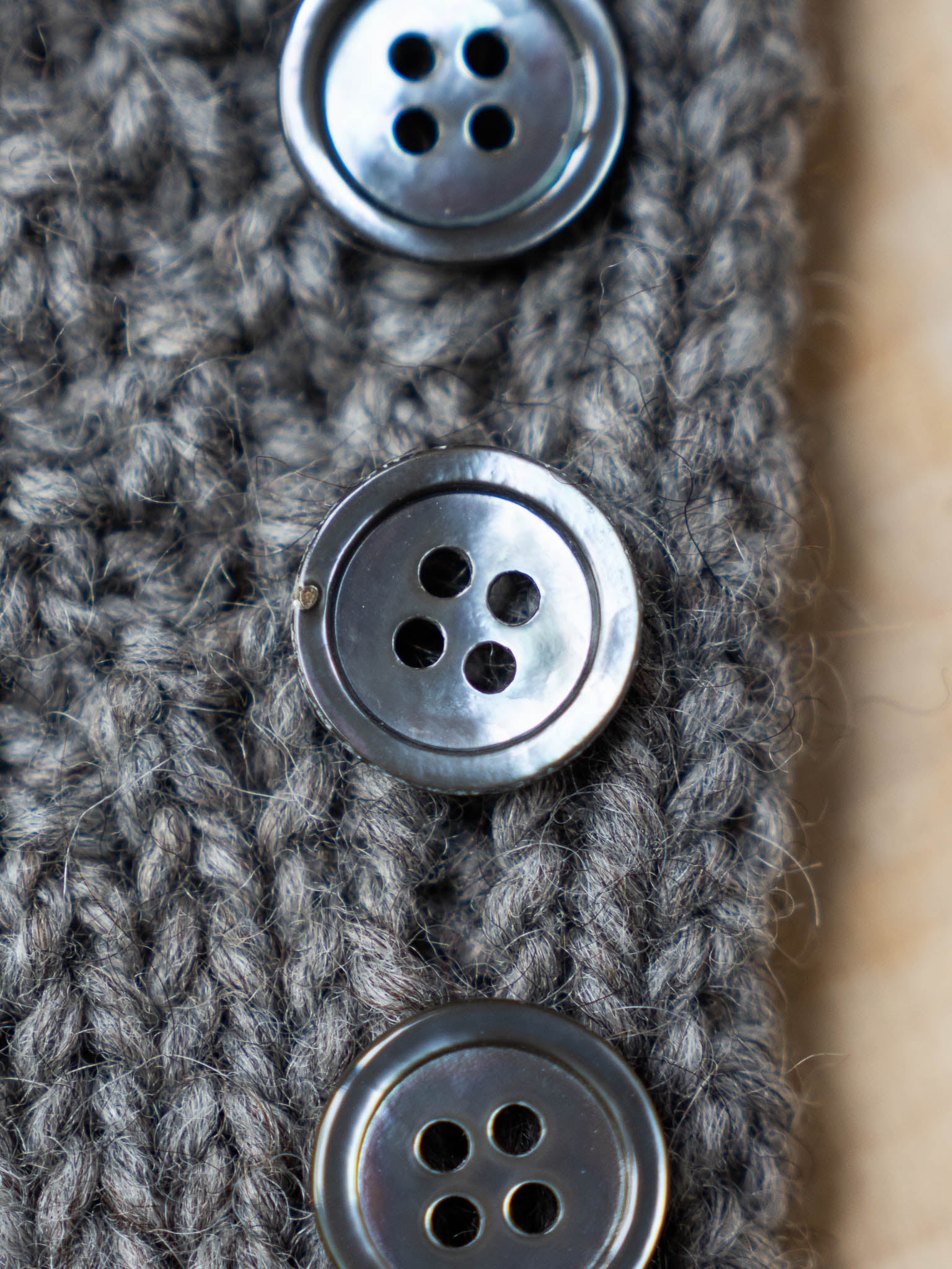 Arie  <br/><small>15mm Iridescent shell Button Set</small>