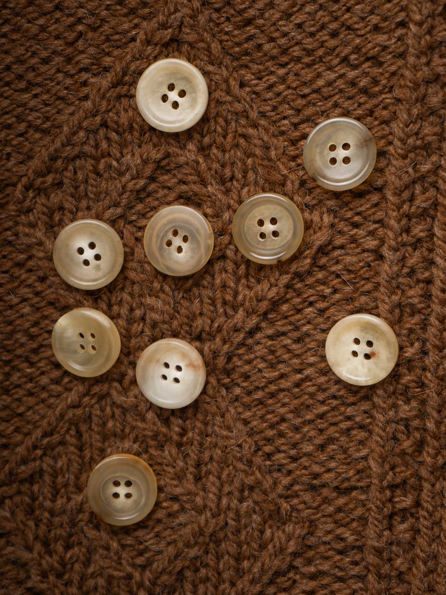 Ash <br/><small> 18mm Horn Button</small>