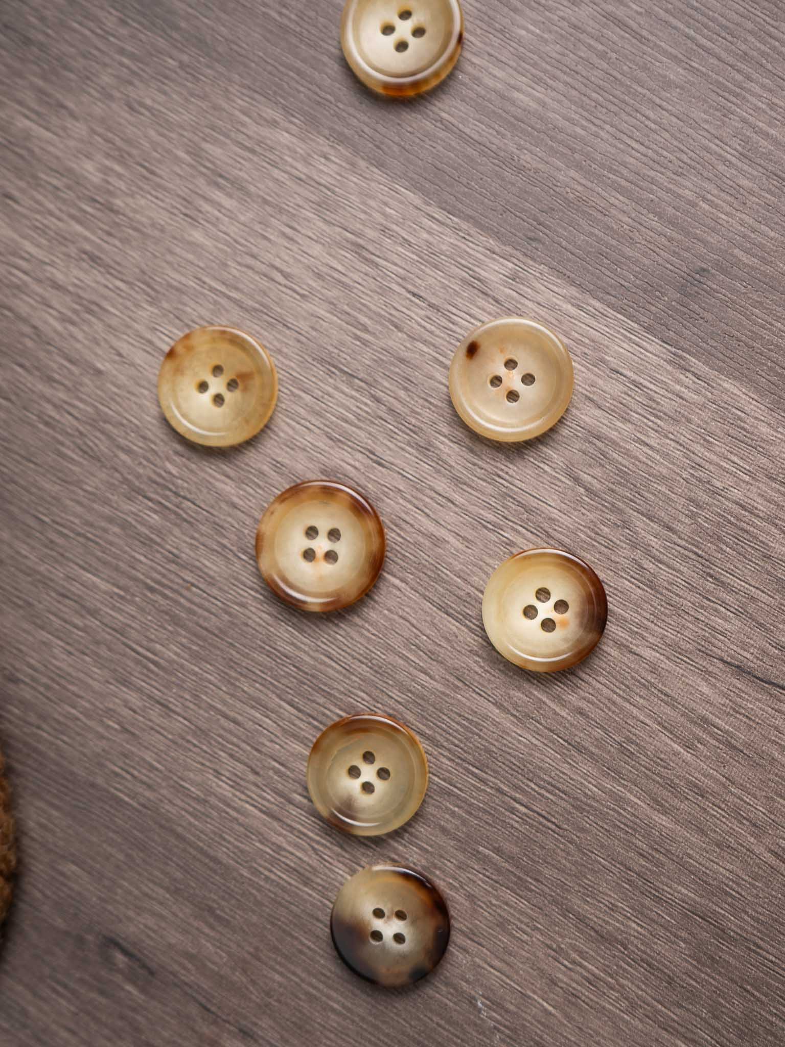 Ash <br/><small> 18mm Horn Button</small>