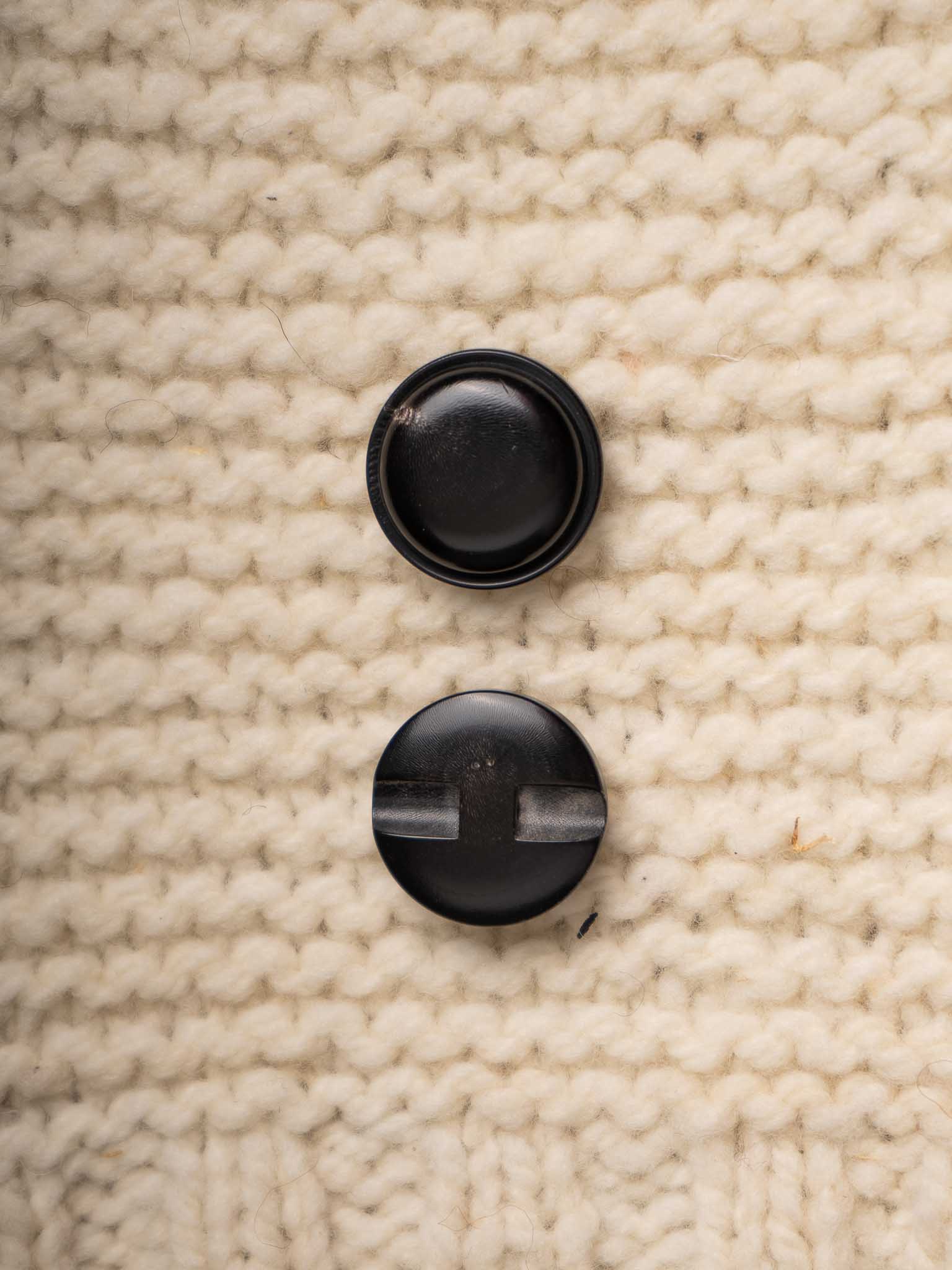Aspen <br/><small>23mm Horn Button</small>