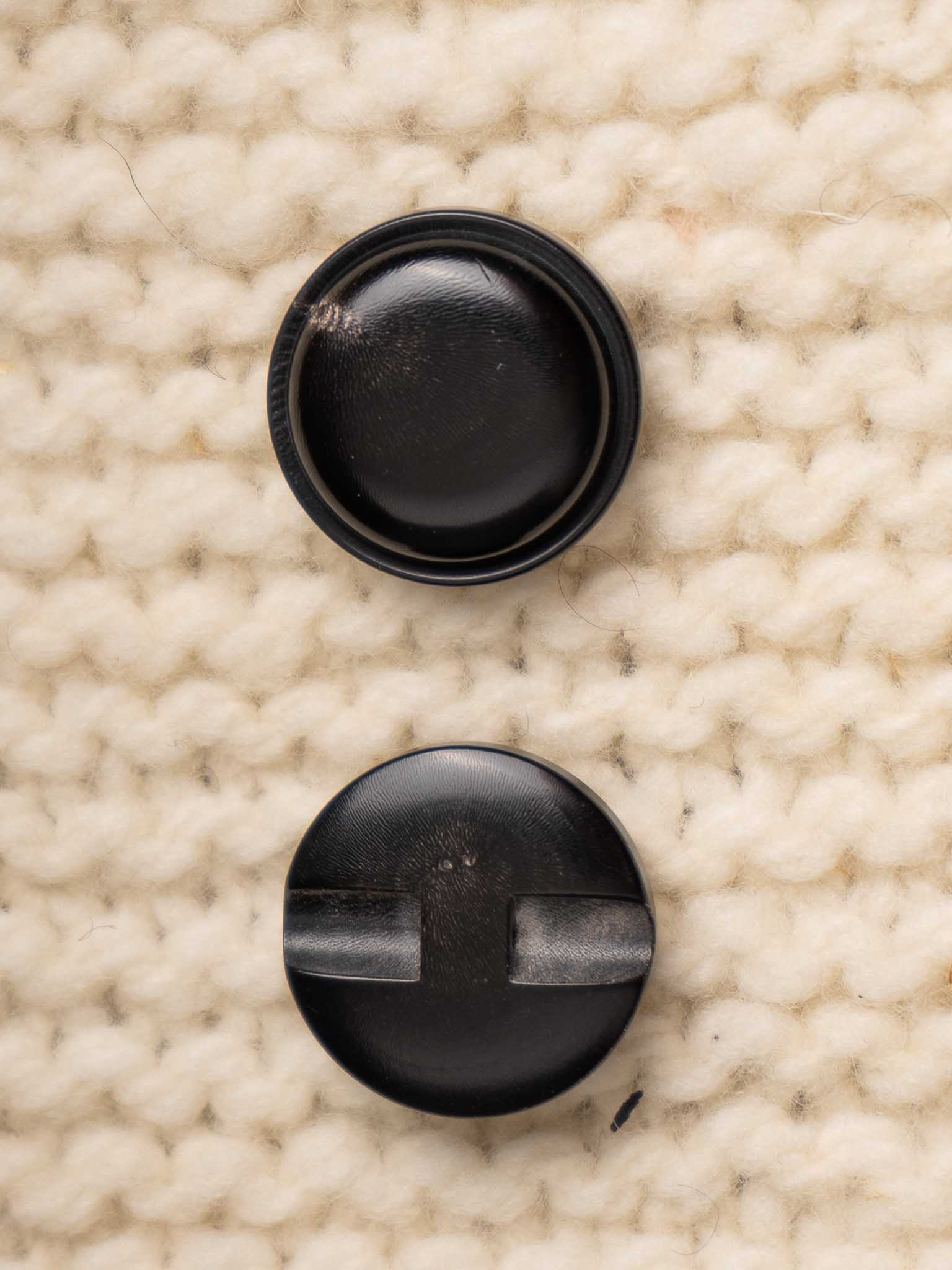 Aspen <br/><small>23mm Horn Button</small>