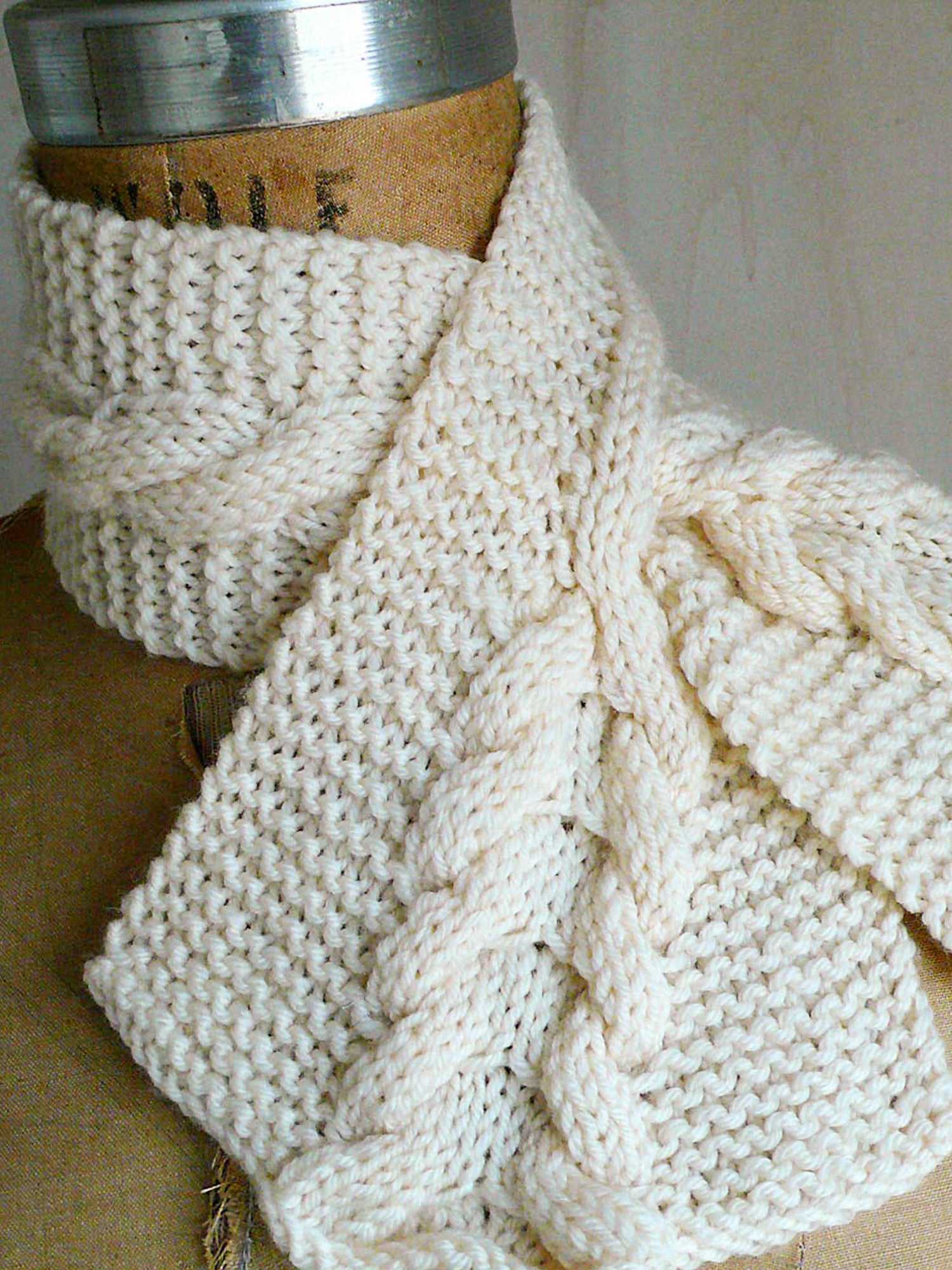 Cabled Keyhole Scarf