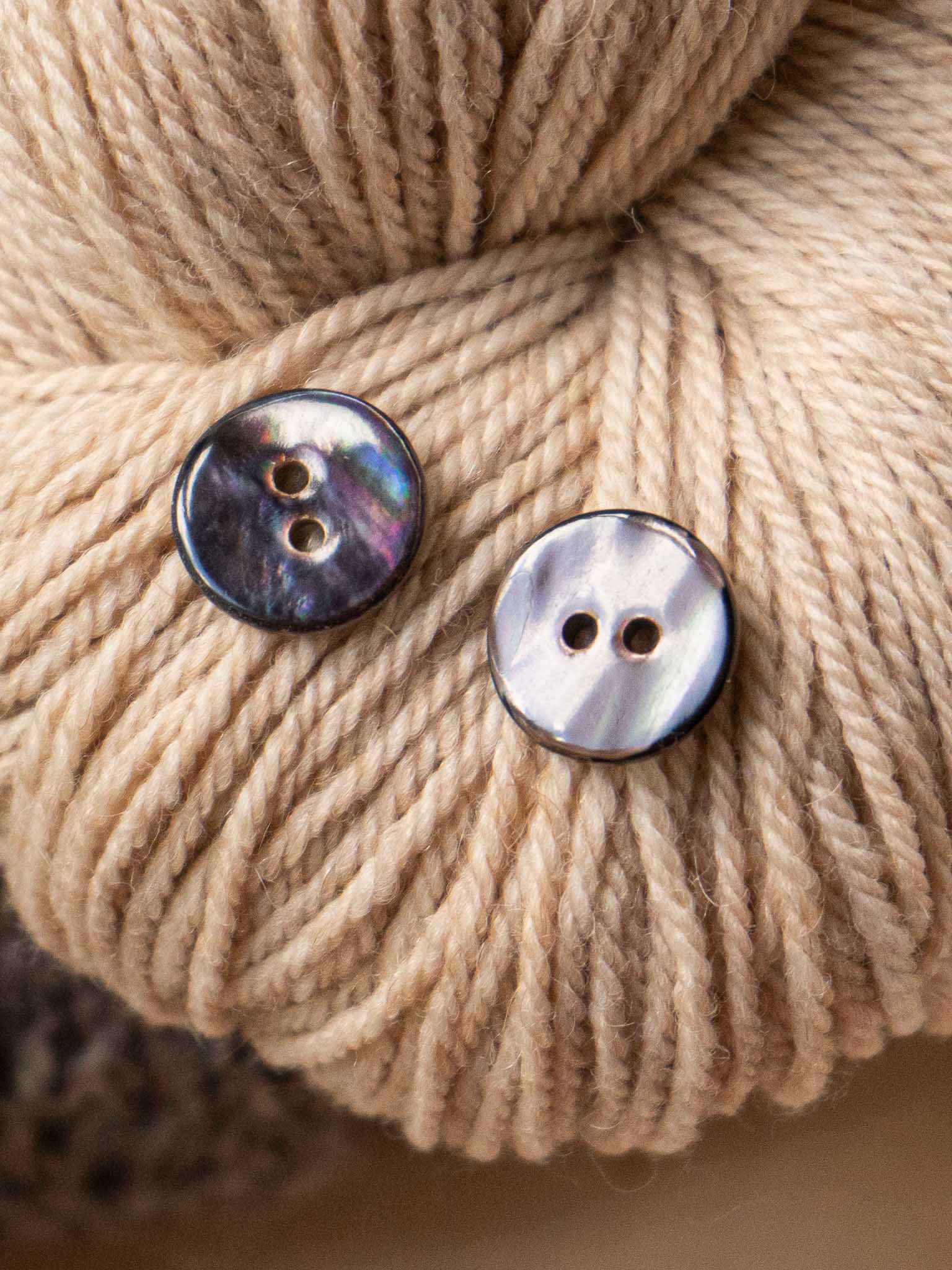 Charcoal <br/><Agoya Shell Button</small>