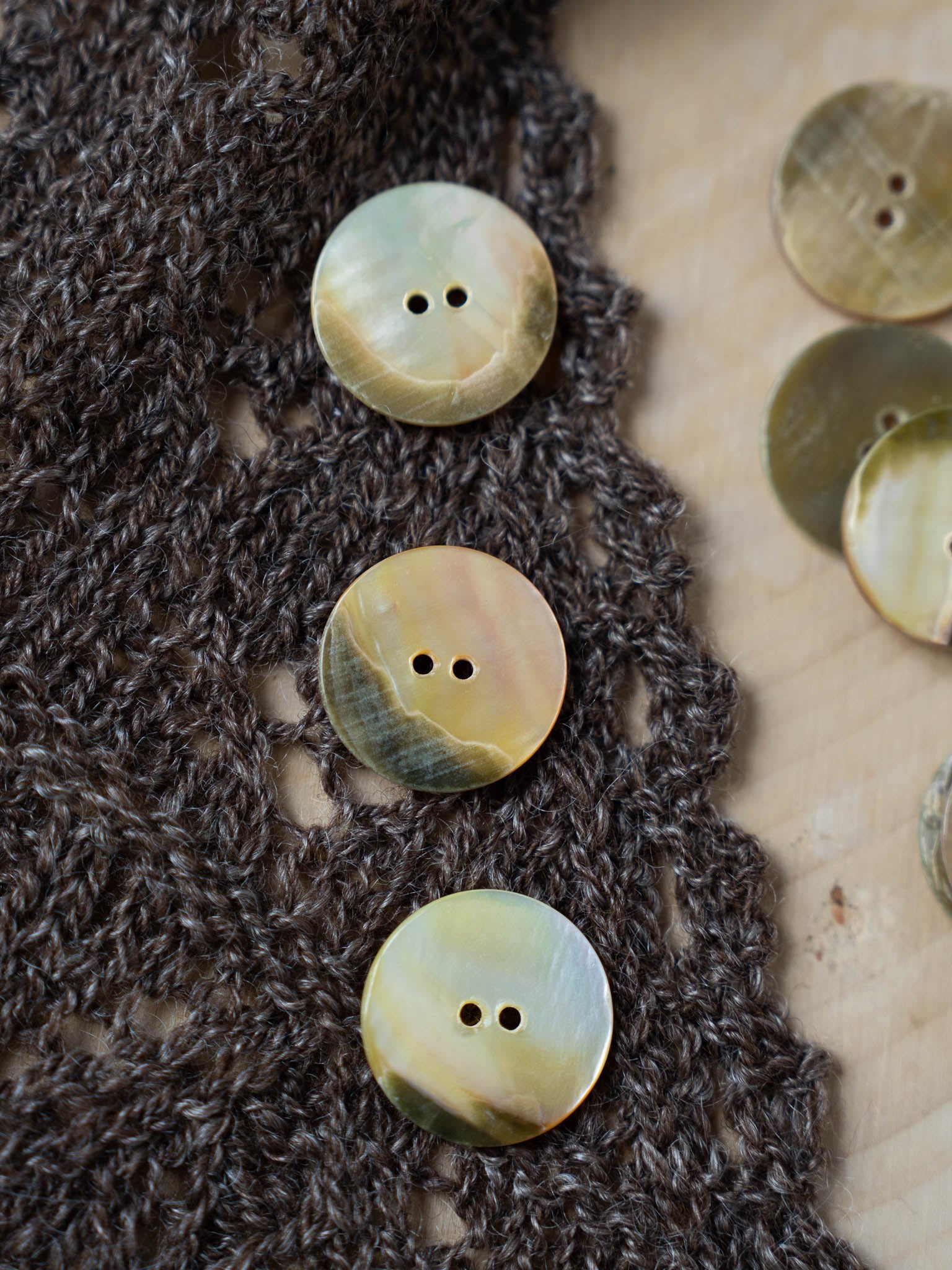 Daisy <br/><small> 22mm Vintage Mother of Pearl </small>