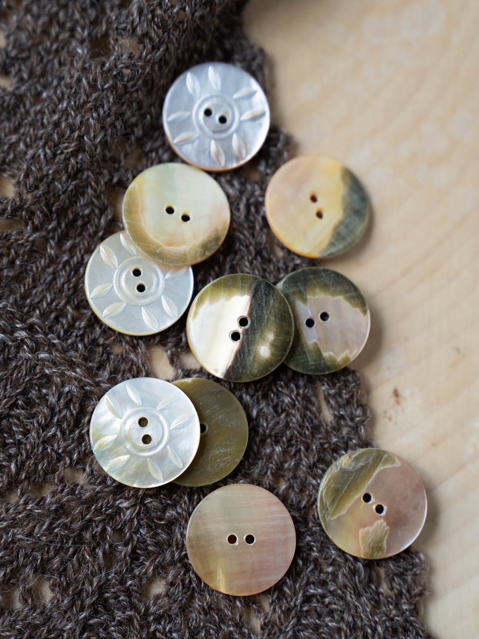 Daisy <br/><small> 22mm Vintage Mother of Pearl </small>