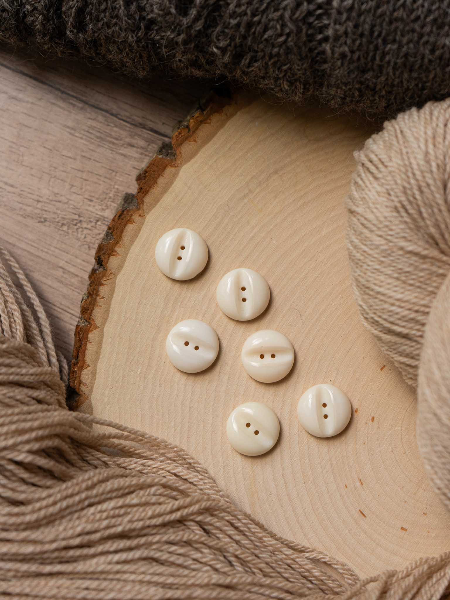 Dogwood <br/><small>Vintage Glass Button</small>
