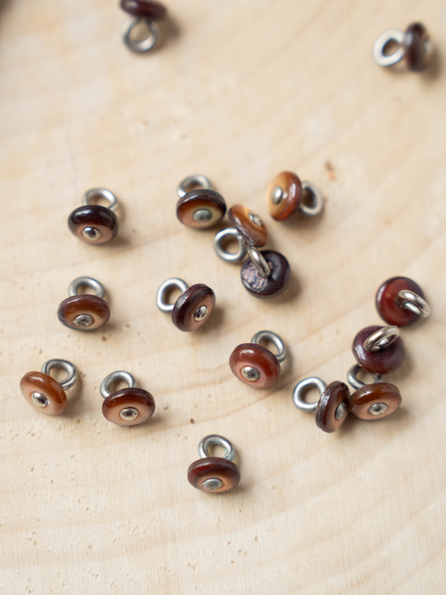 Dot <br/><small>5mm Mother of Pearl Button Set</small>